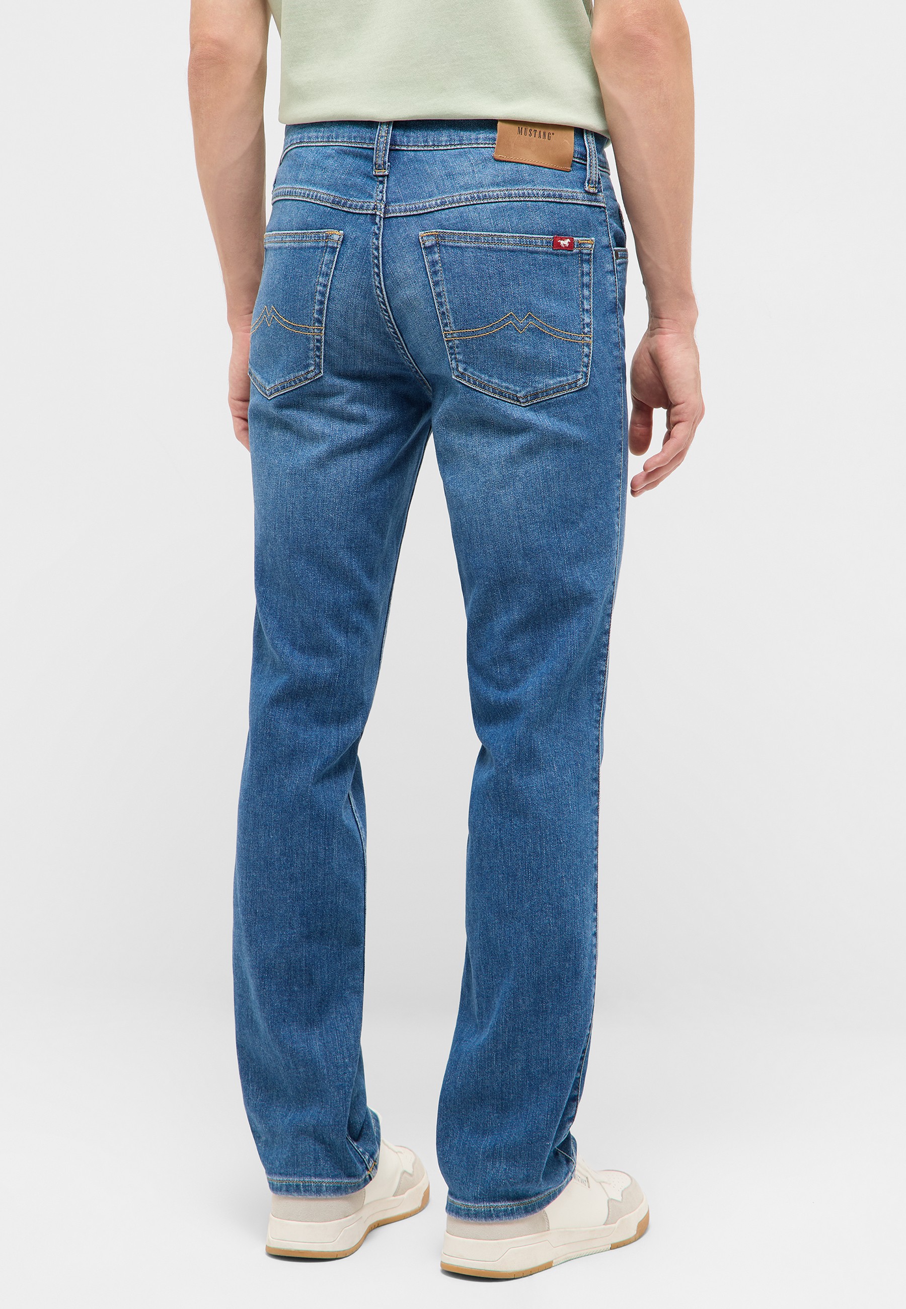 jeans, jeanshose, mittelblau, back-pocket, stitching