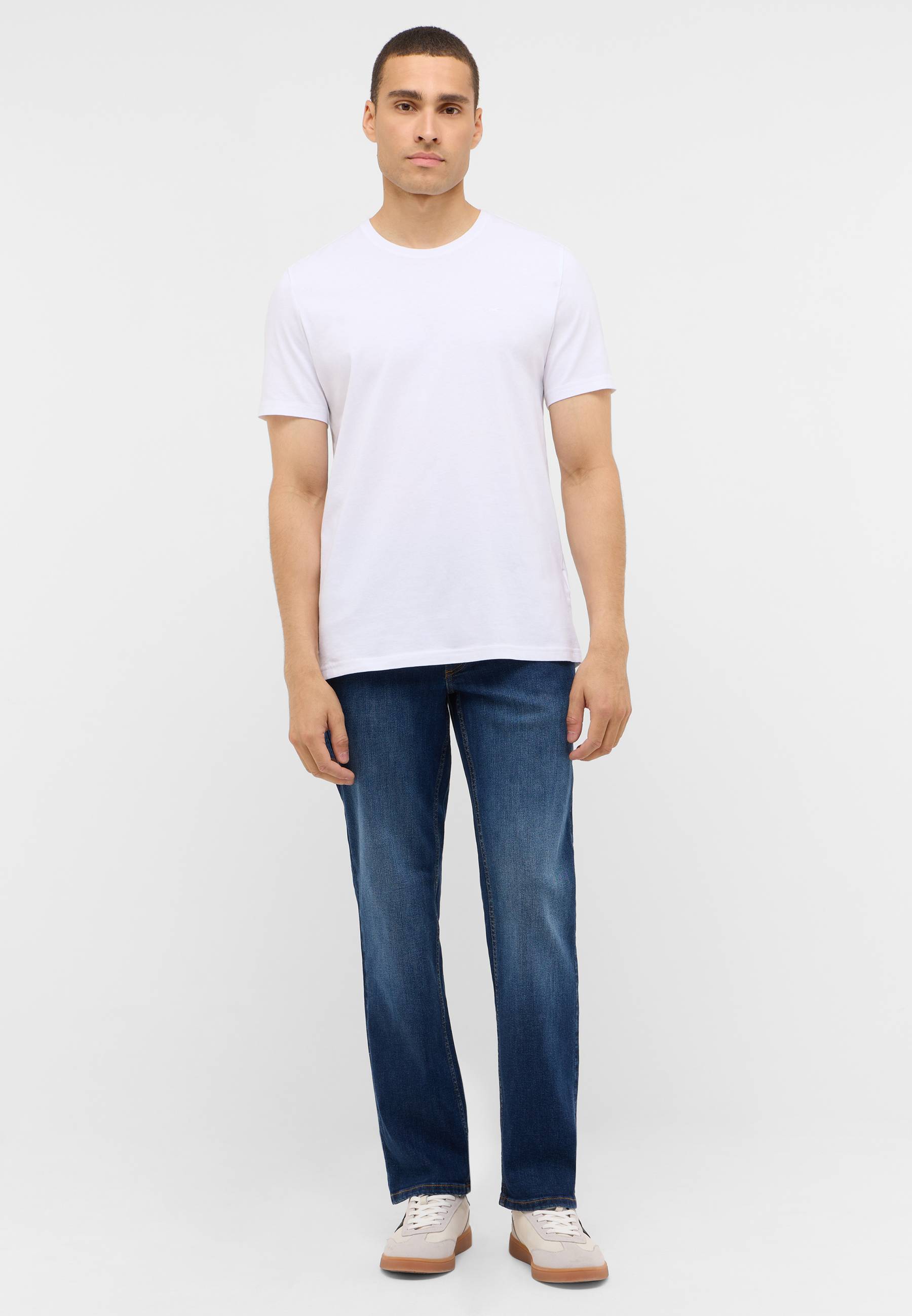 T-shirt, Hosen, Person, Stehend, Mann