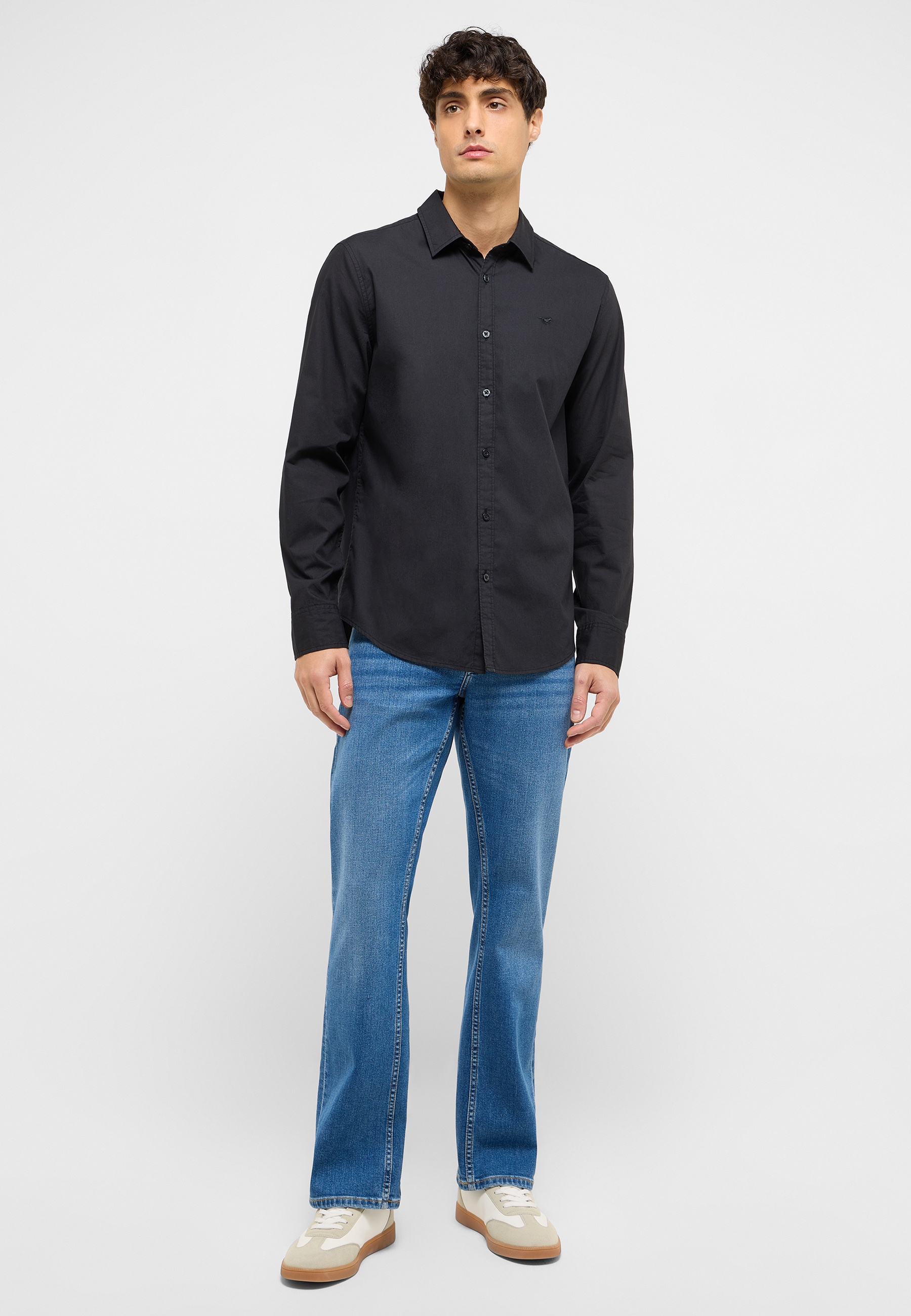 Hemd, Hosen, Jeanshose, Langarm, Person