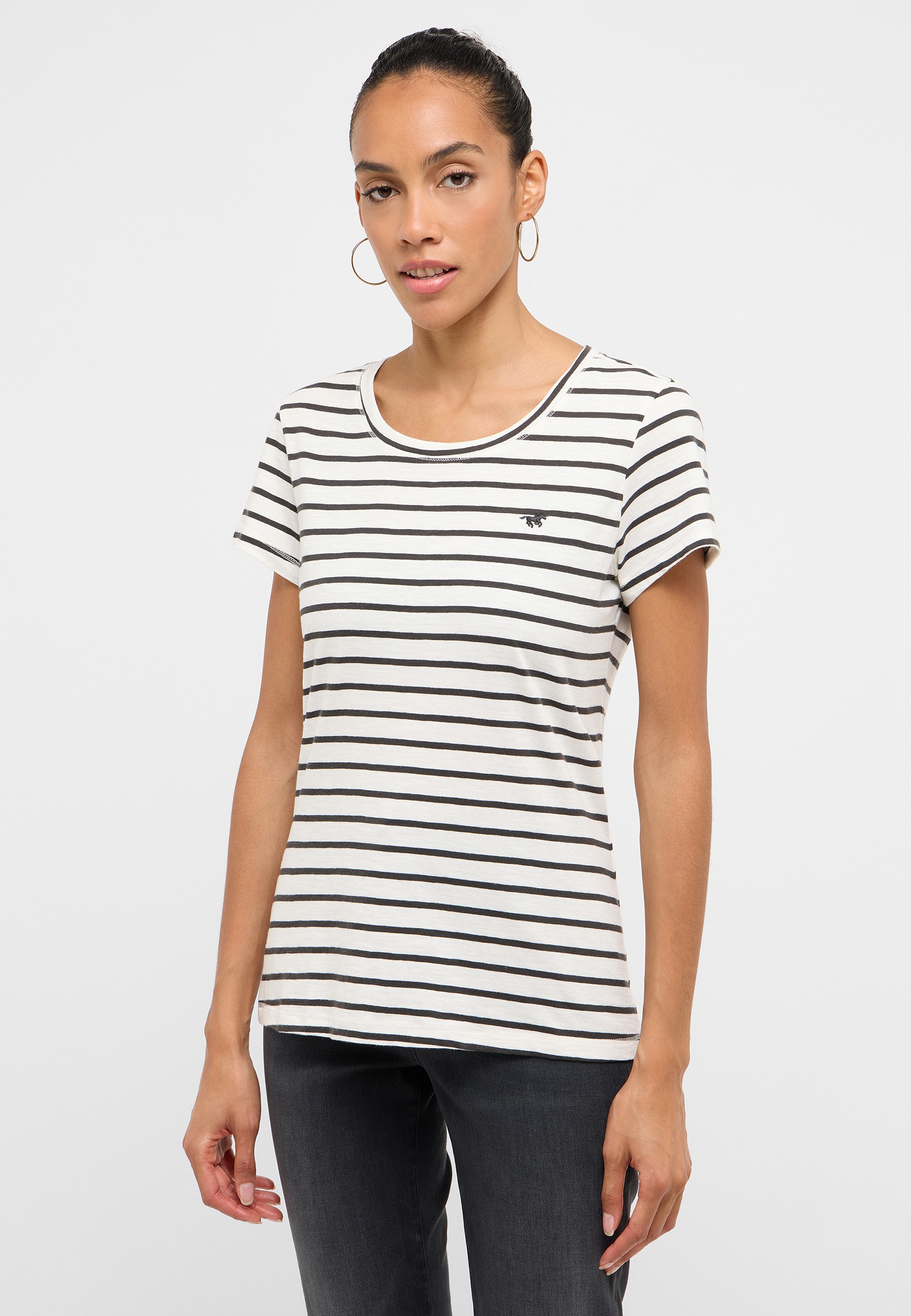 T-shirt, Bluse, Person, Ärmel, Jeans