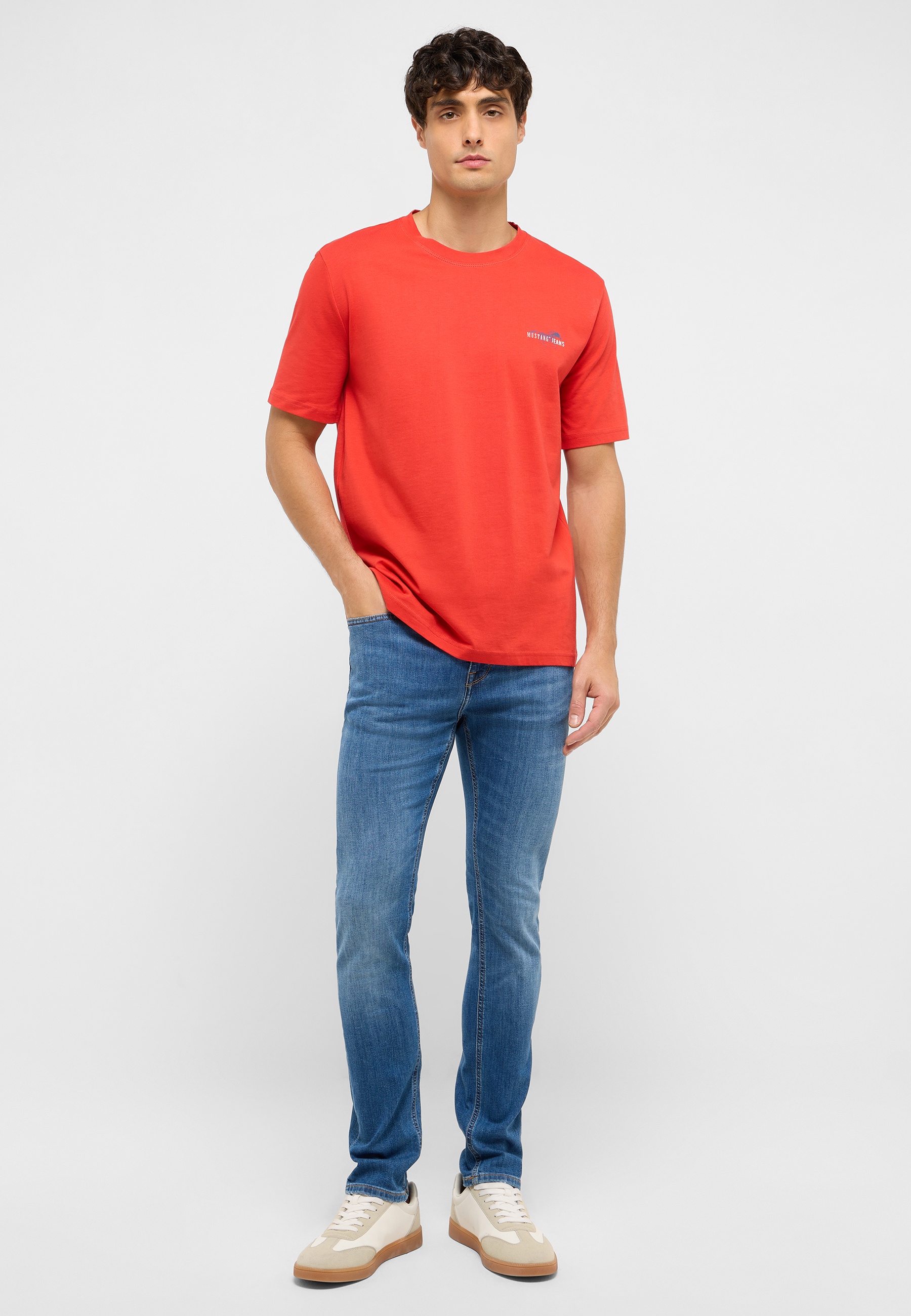 T-shirt, Hosen, Person, Stehend, Jeanshose