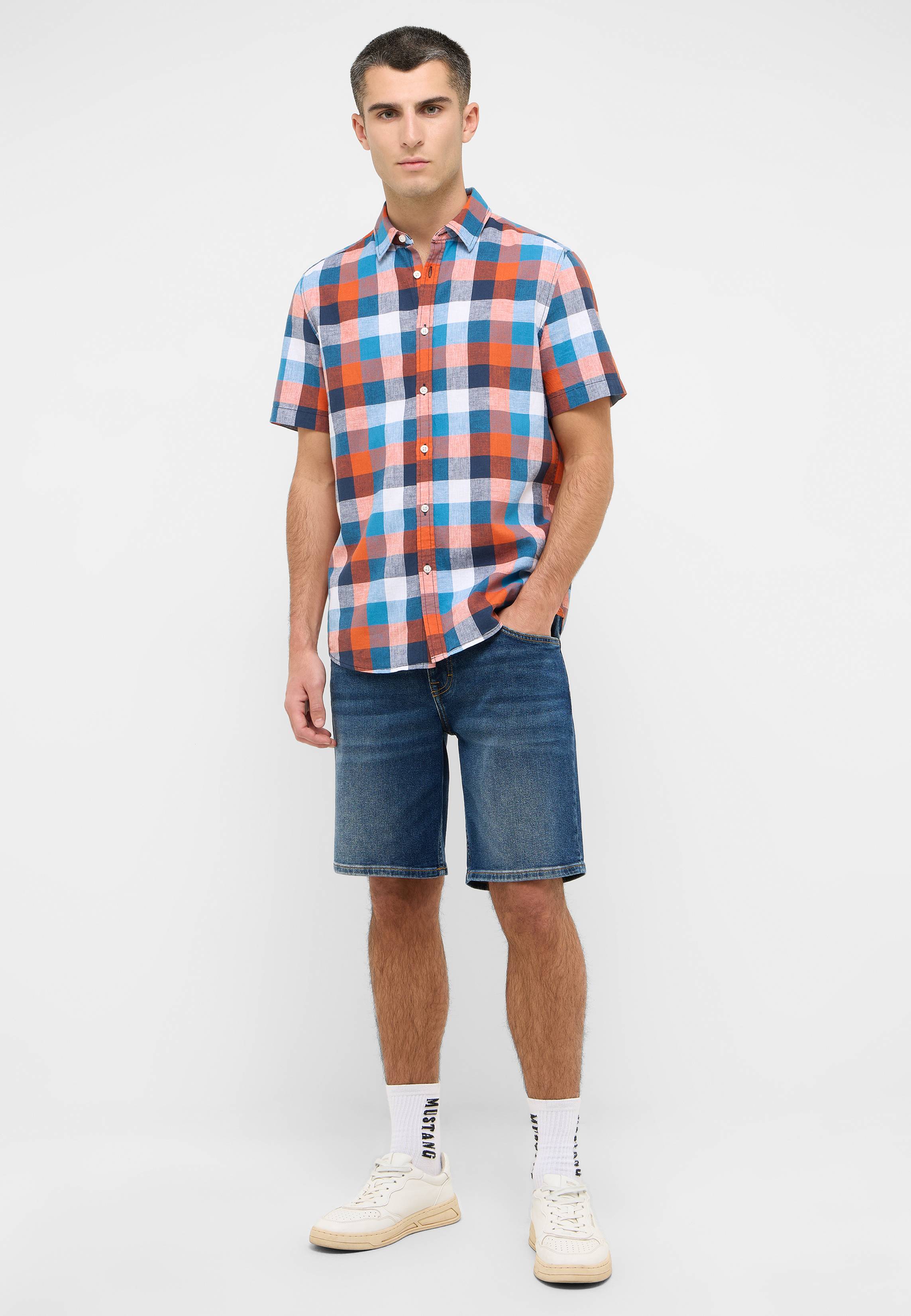 Bekleidung, Hemd, Kurze Hosen, Person, Strandmode