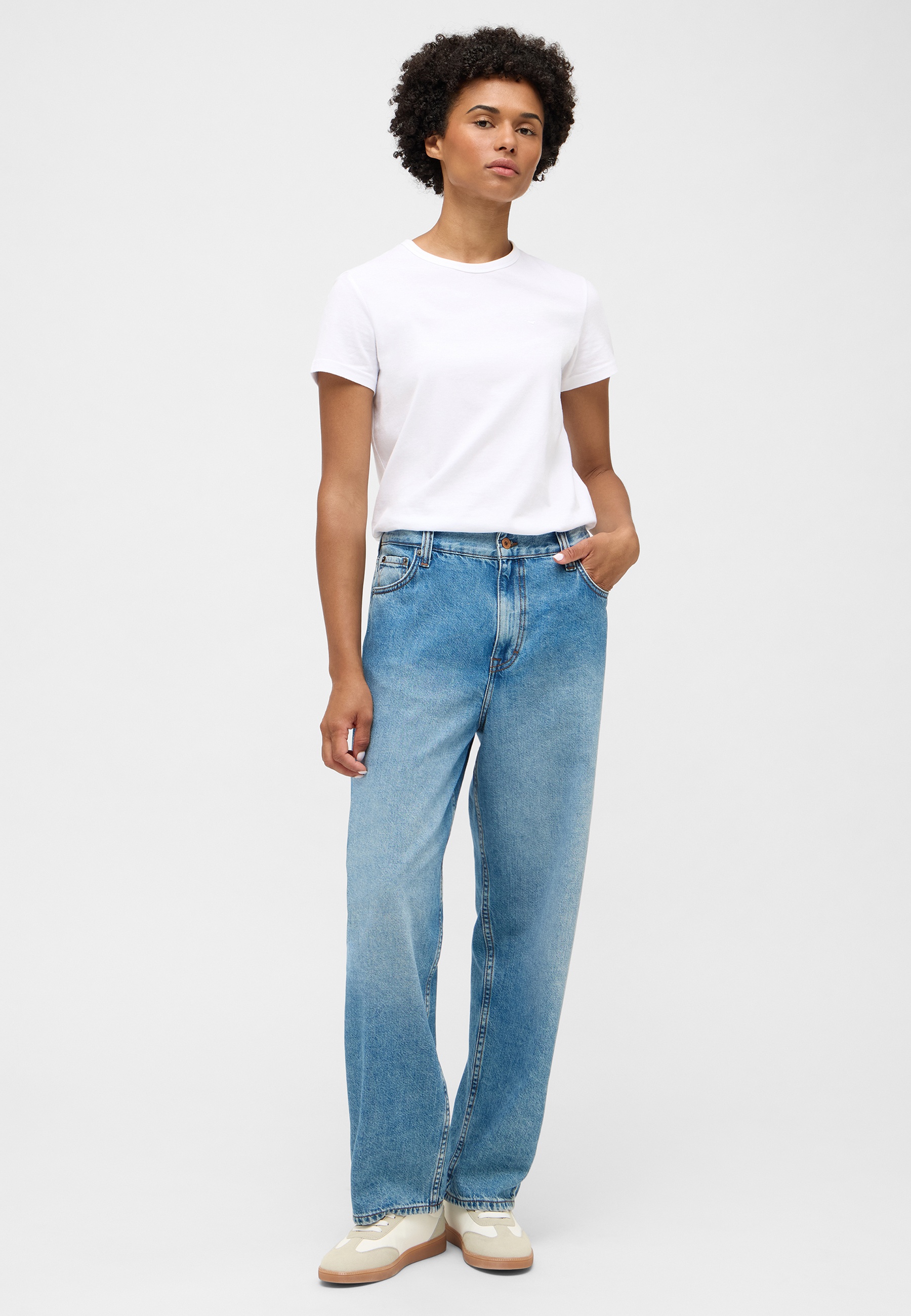 T-Shirt, Kurzarm, Weiß, Rundhals, Jeans