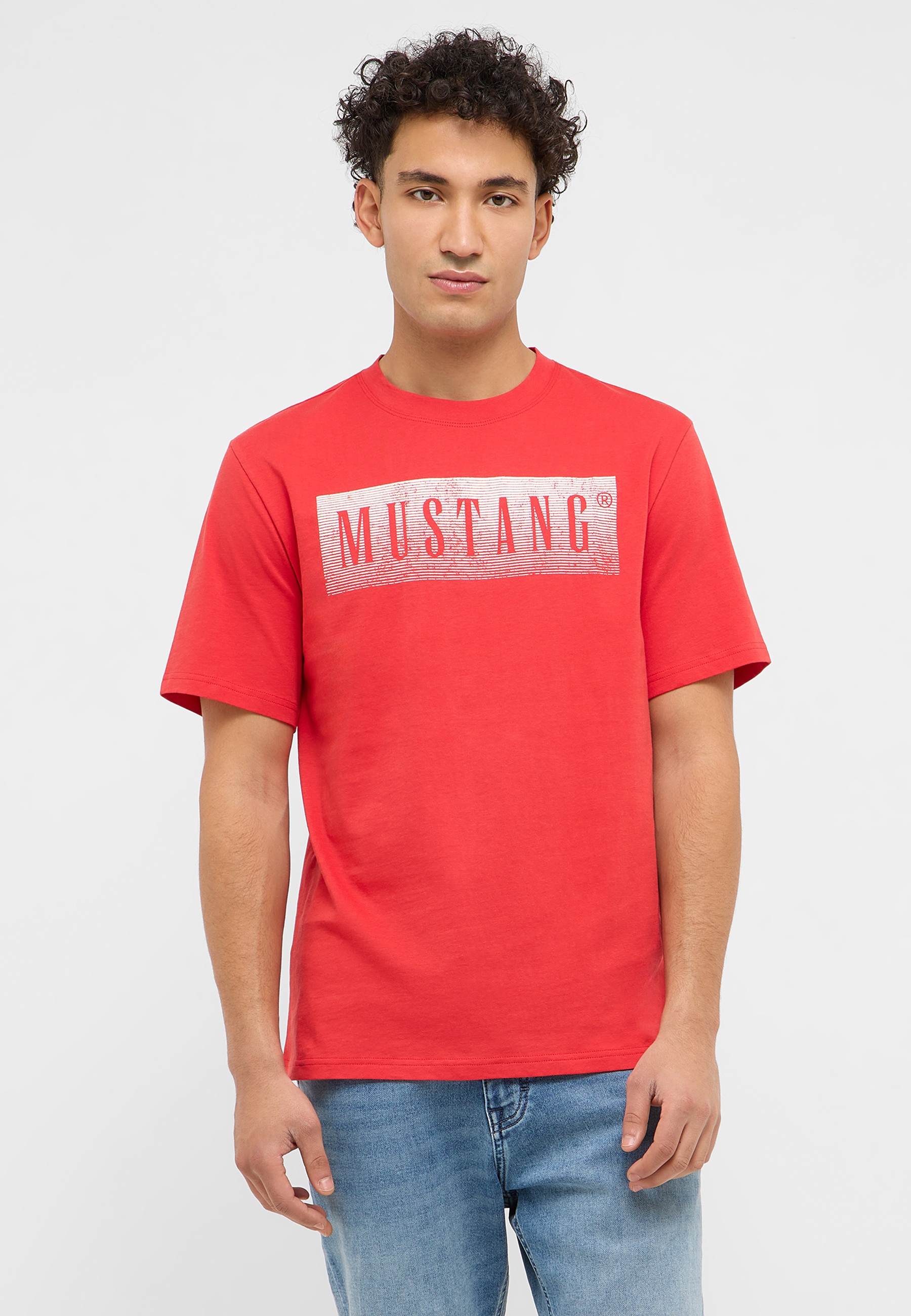 Bekleidung, T-shirt, Jeans, Hemd, Person