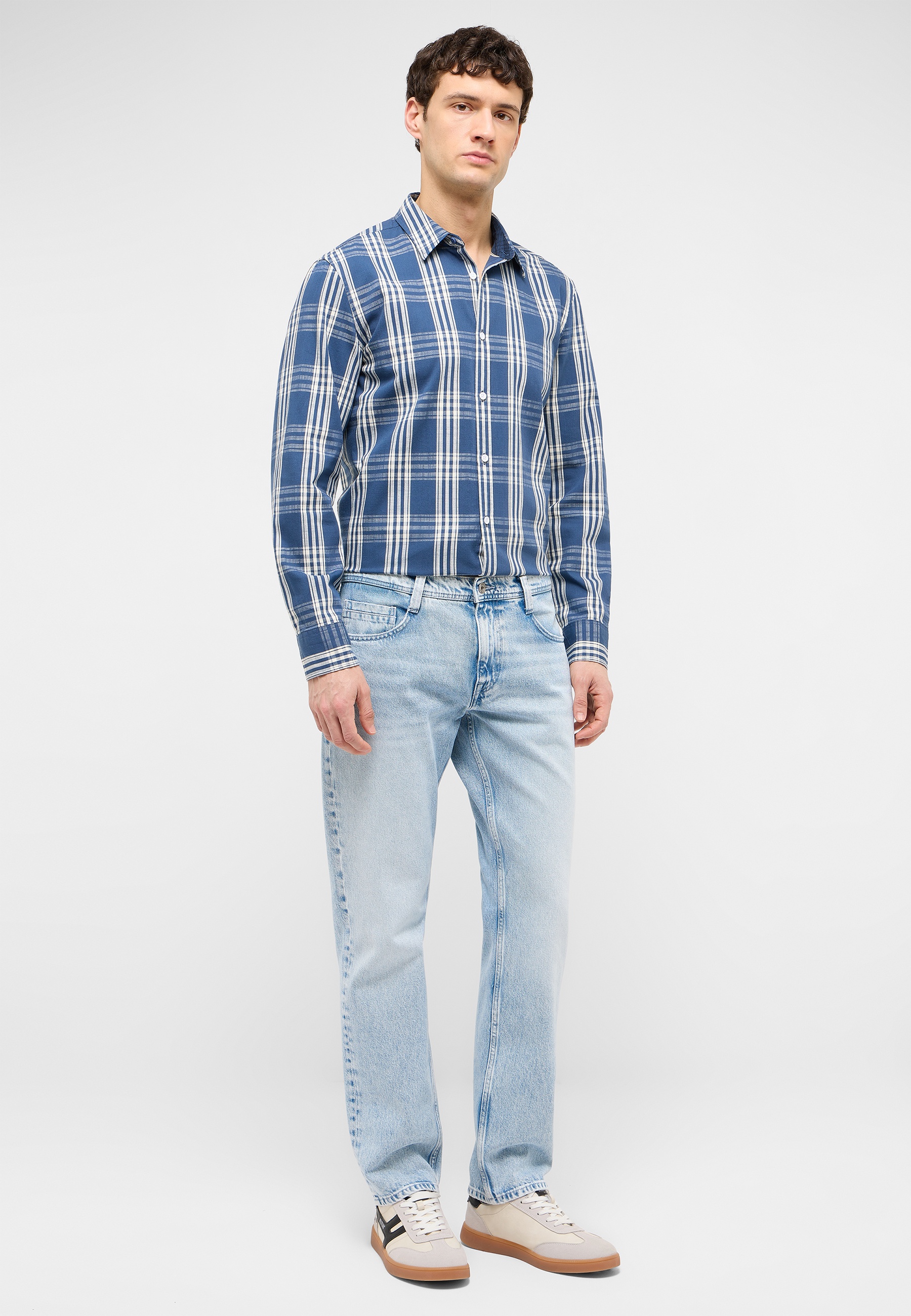 karierteshemd, langarm, blaues karomuster, knopfleiste, jeans