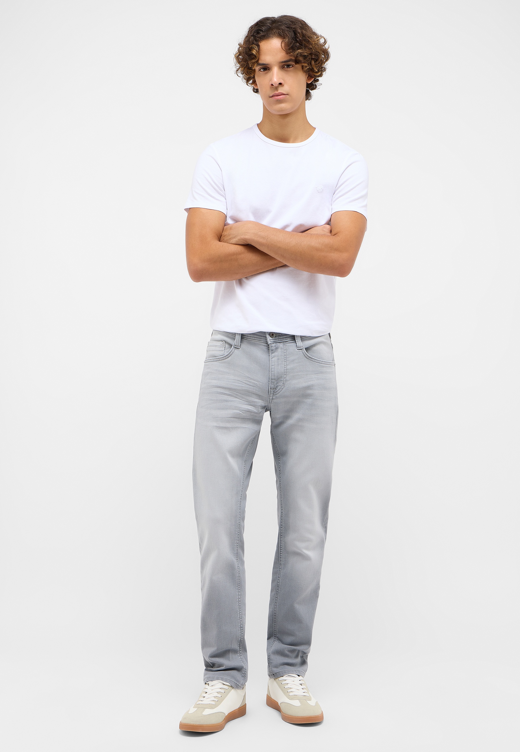 T-Shirt, Weiß, Rundhals, Kurzarm, Jeans, Grau, Sneaker, Casual, Männer