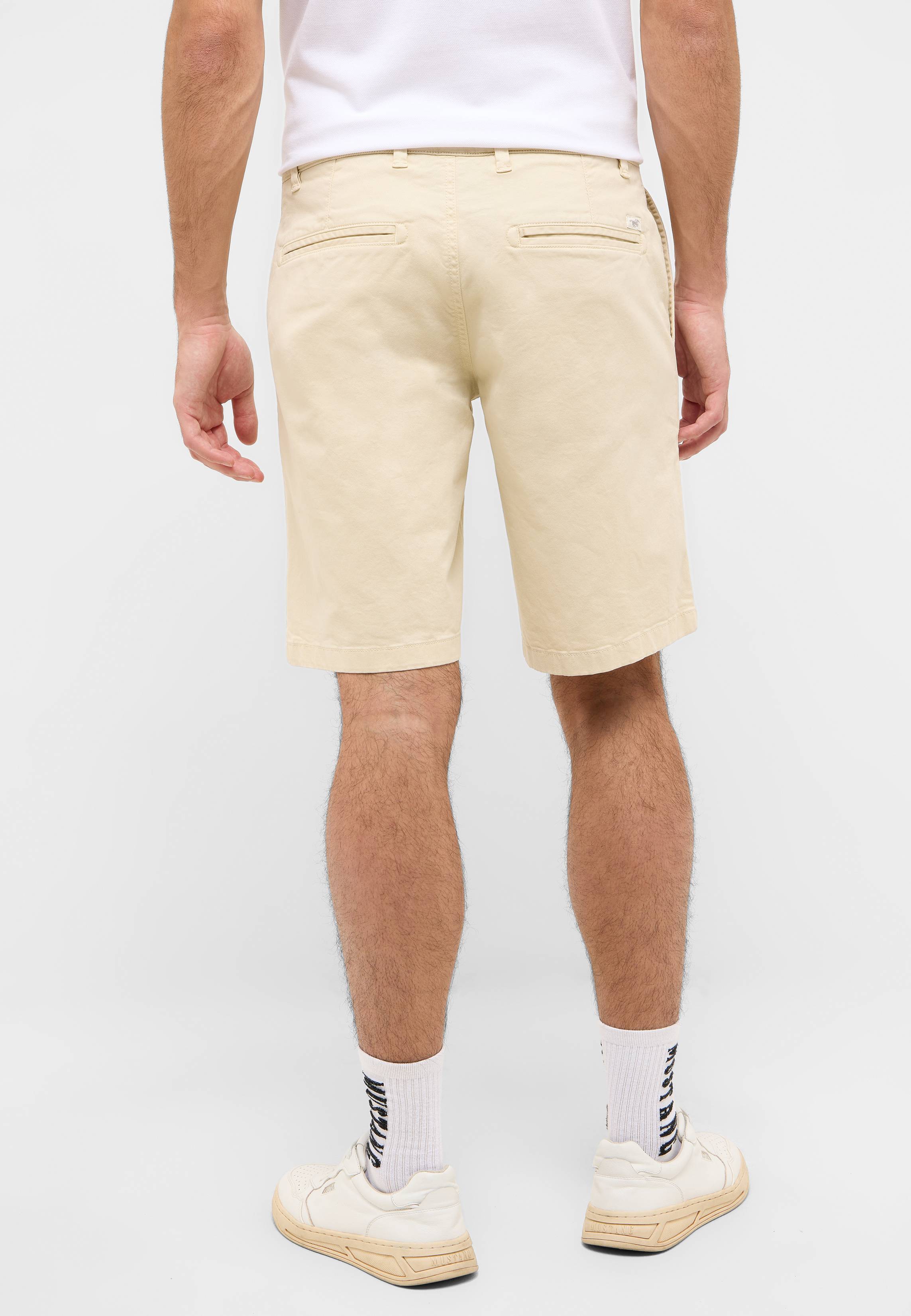 Bekleidung, Kurze Hosen, Khaki, Person