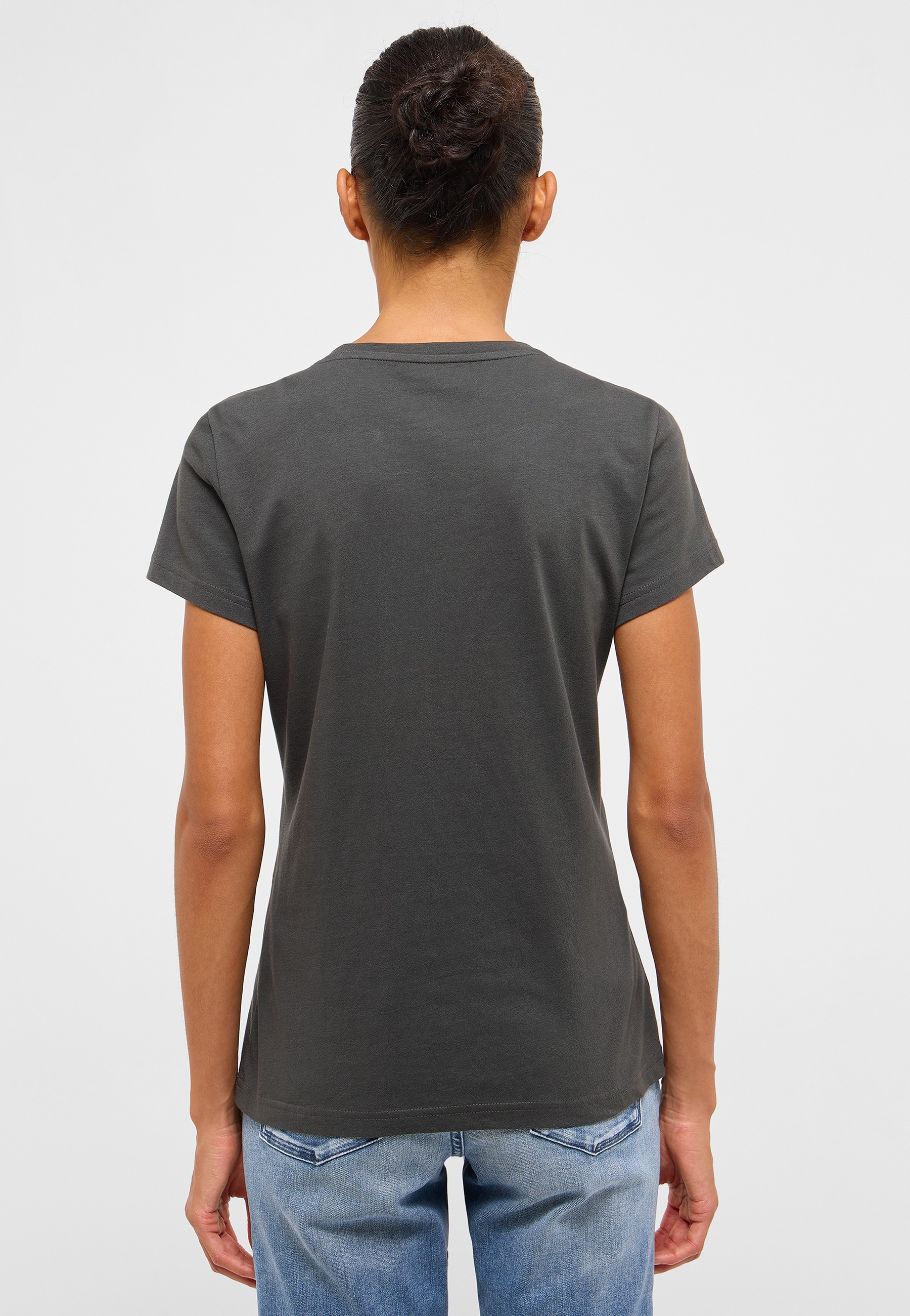 Bekleidung, T-shirt, Person, Jeans, Ärmel