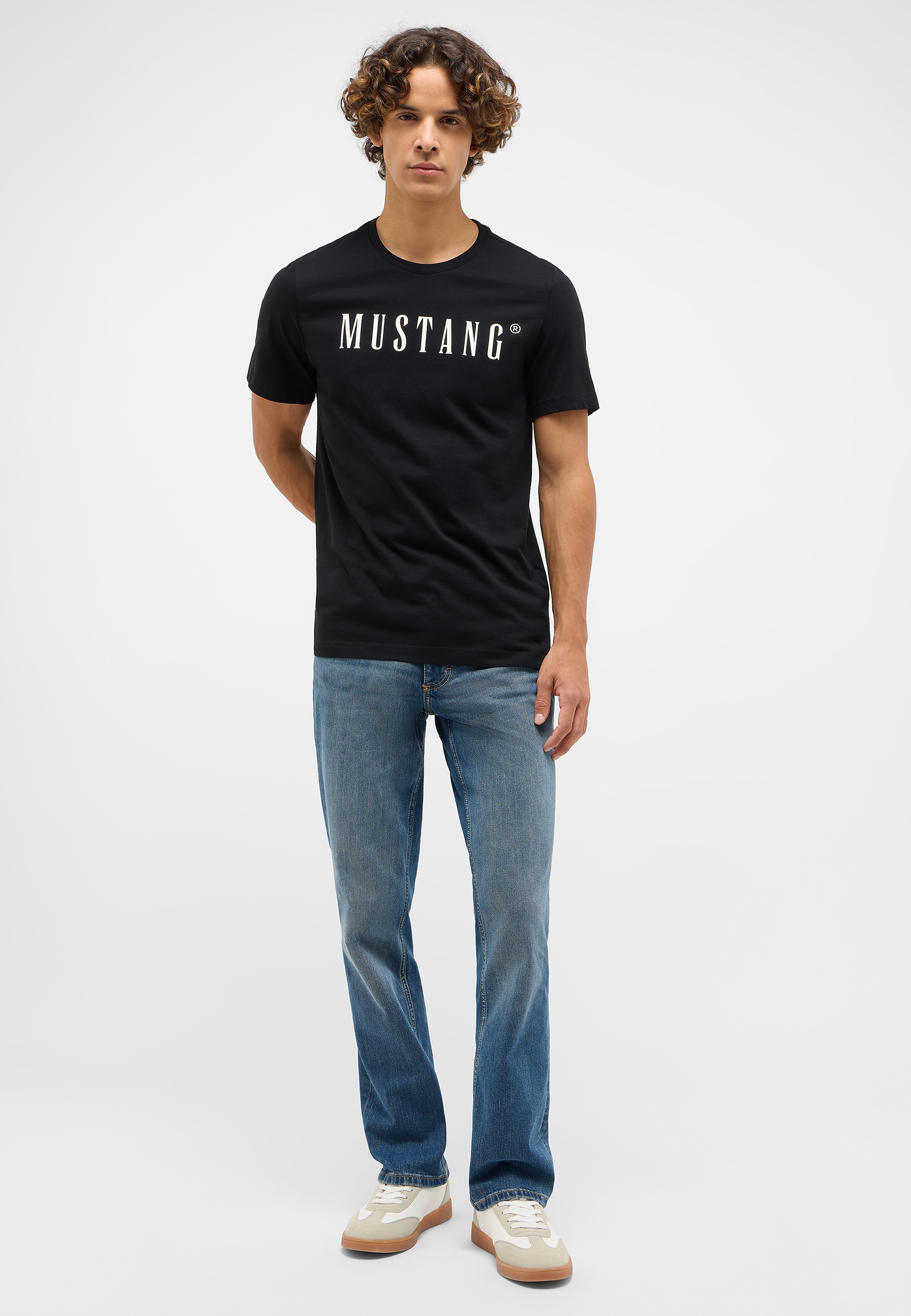 T-shirt, Hosen, Person, Stehend, Jeanshose