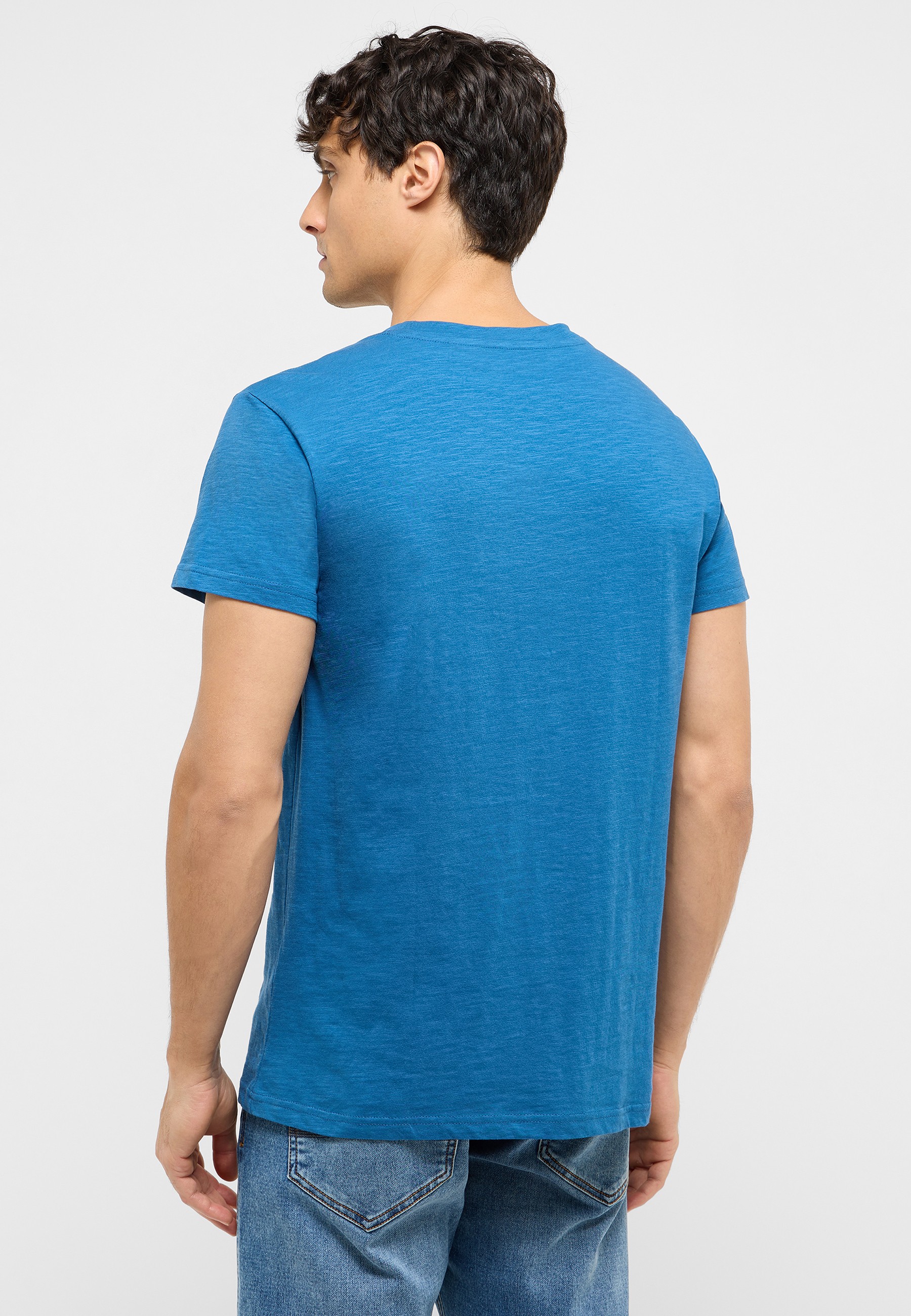 Bekleidung, T-shirt, Person, Ärmel, Gesicht