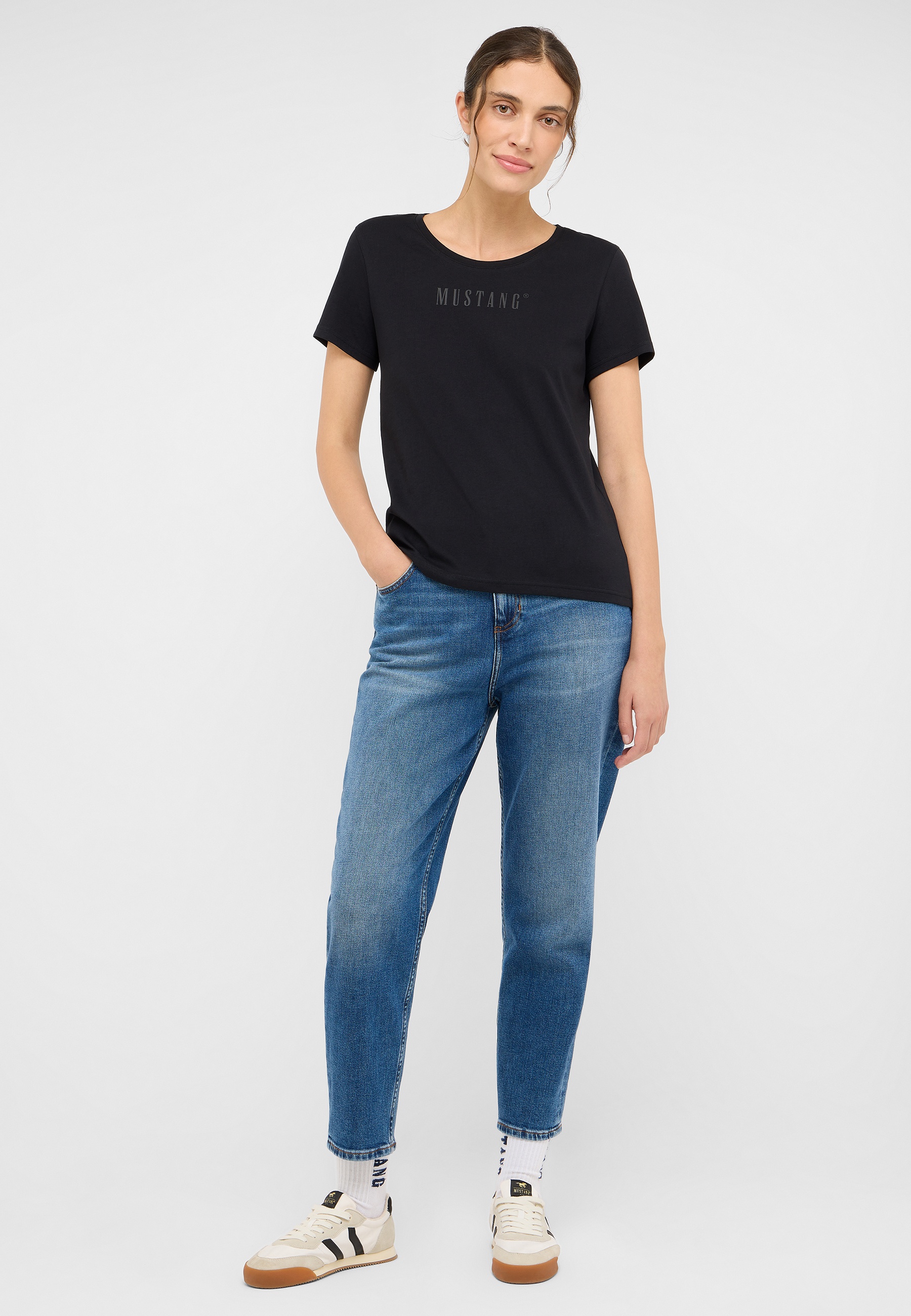 Bekleidung, Hosen, T-shirt, Jeans, Person