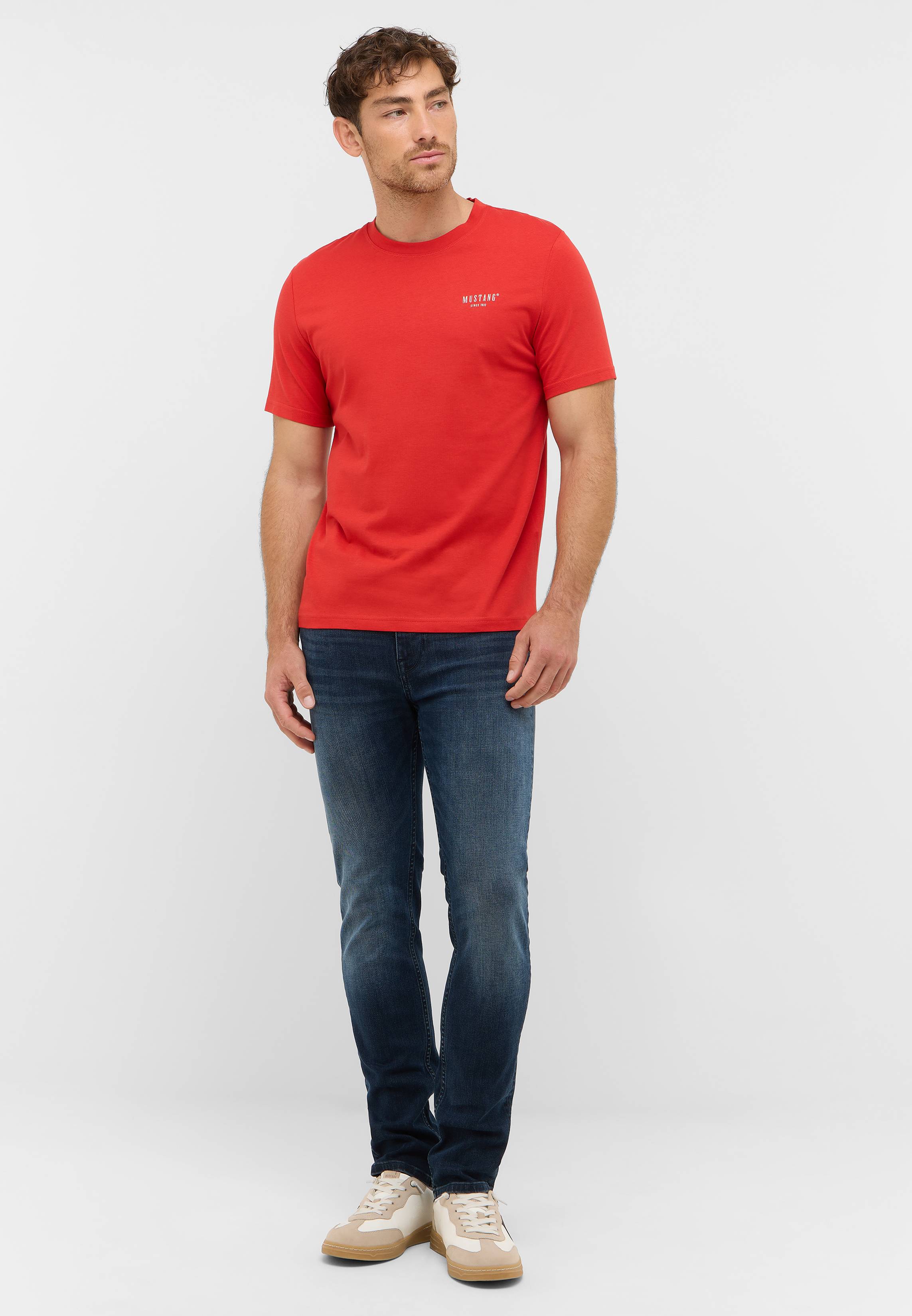 Bekleidung, T-shirt, Hosen, Person, Stehend