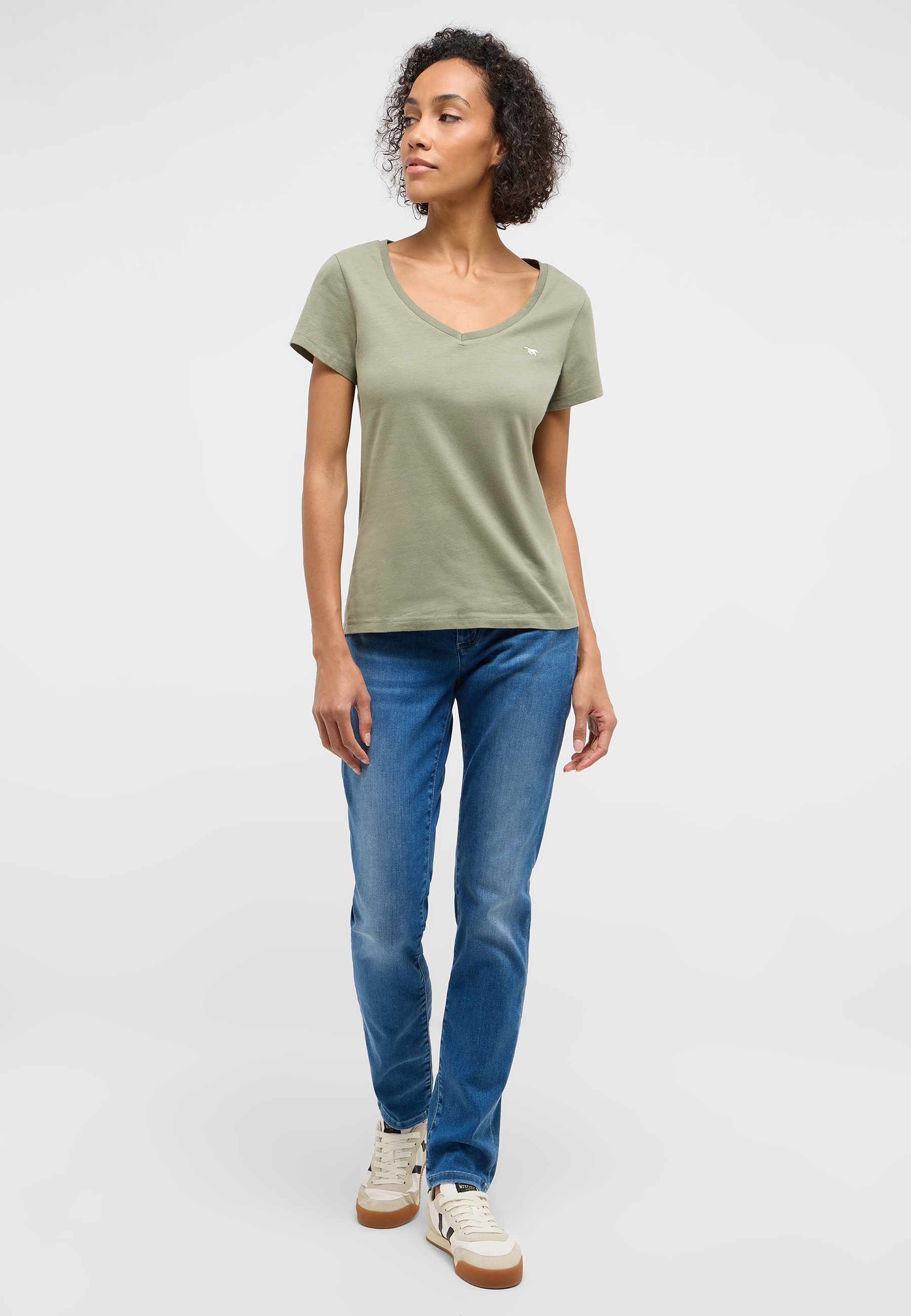 Hosen, T-shirt, Bluse, Person, Jeans