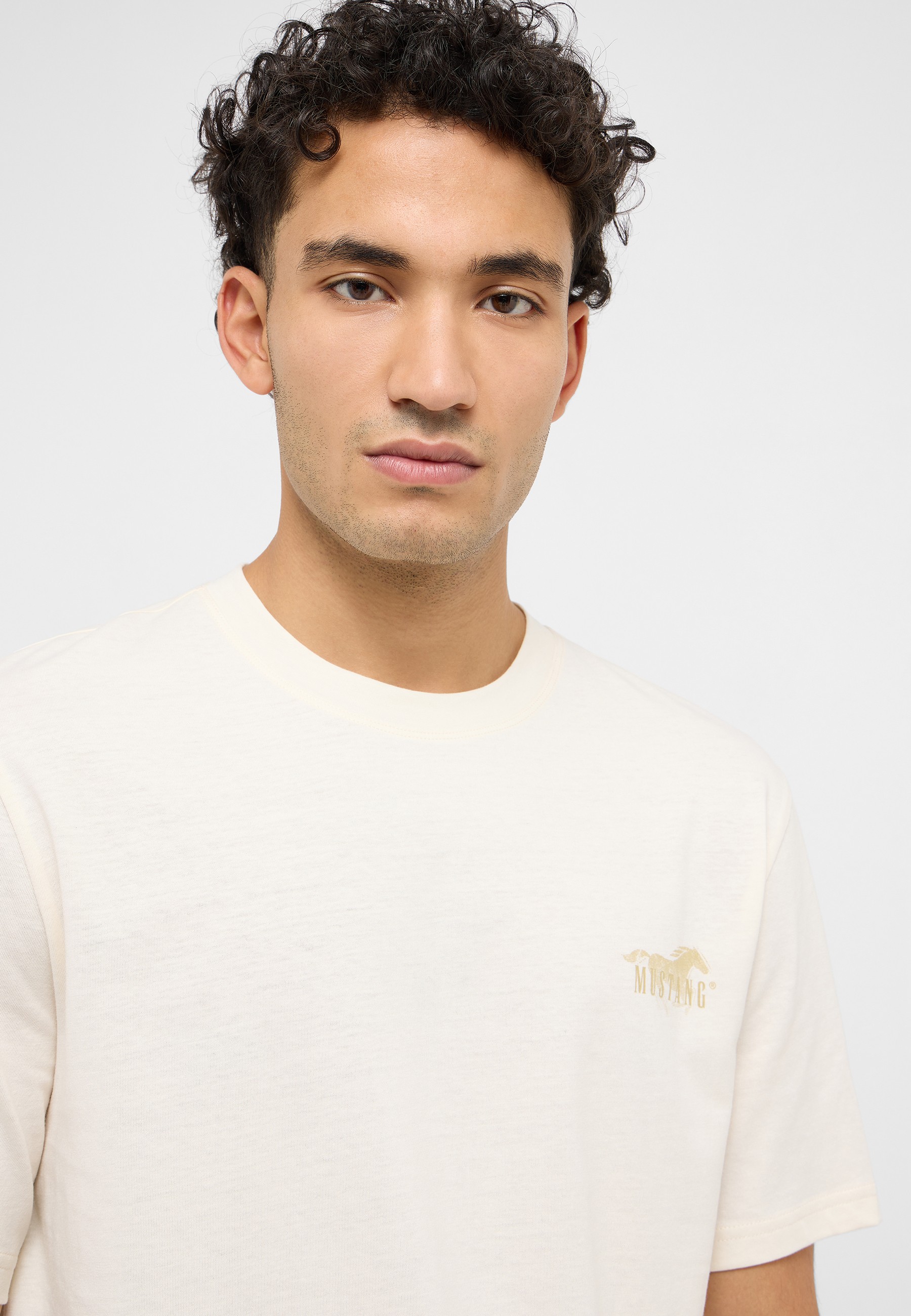 T-shirt, Kopf, Gesicht, Hals, Portrait