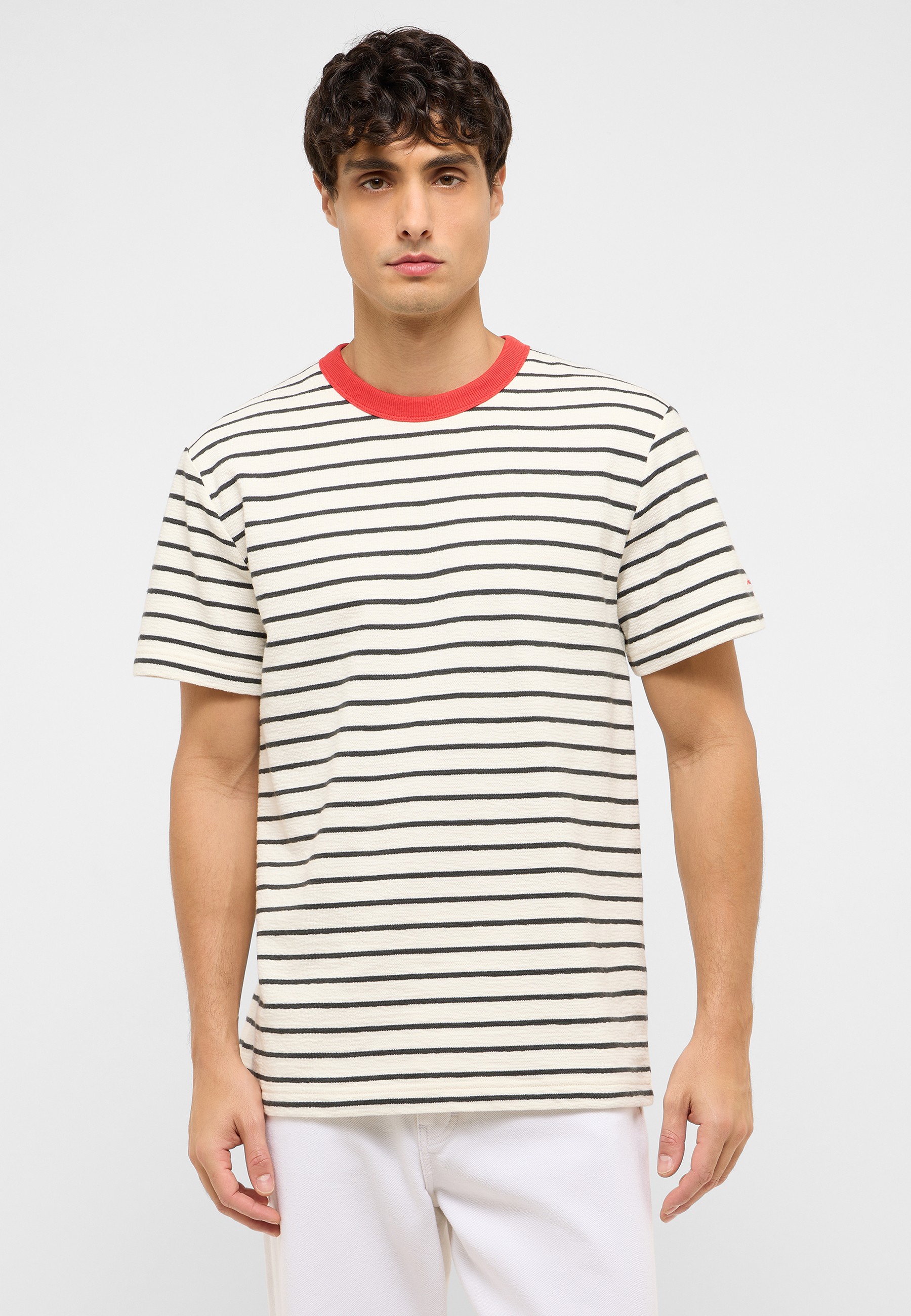 Bekleidung, T-shirt, Person, Hemd