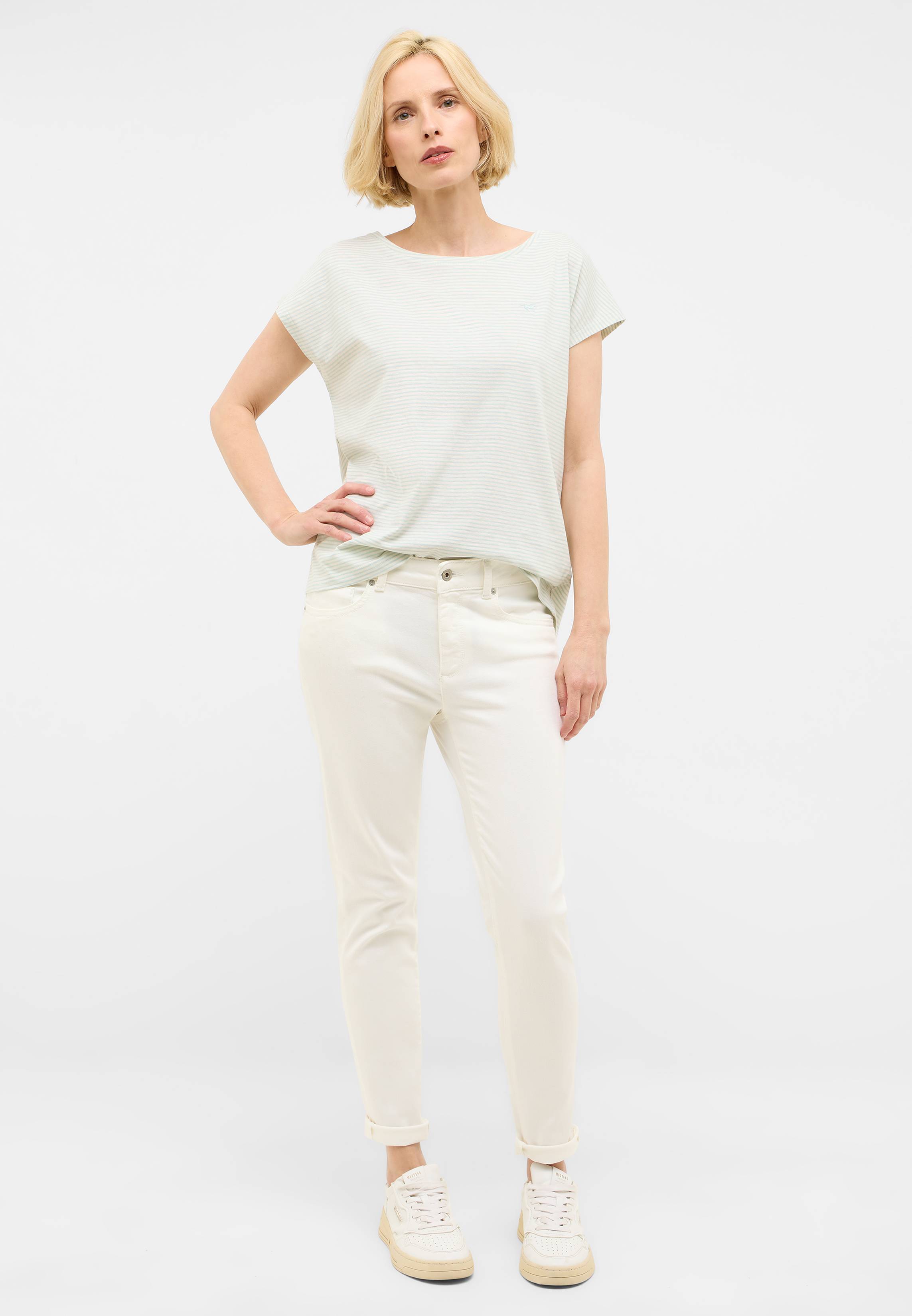T-shirt, Bluse, Hosen, Person, Frau
