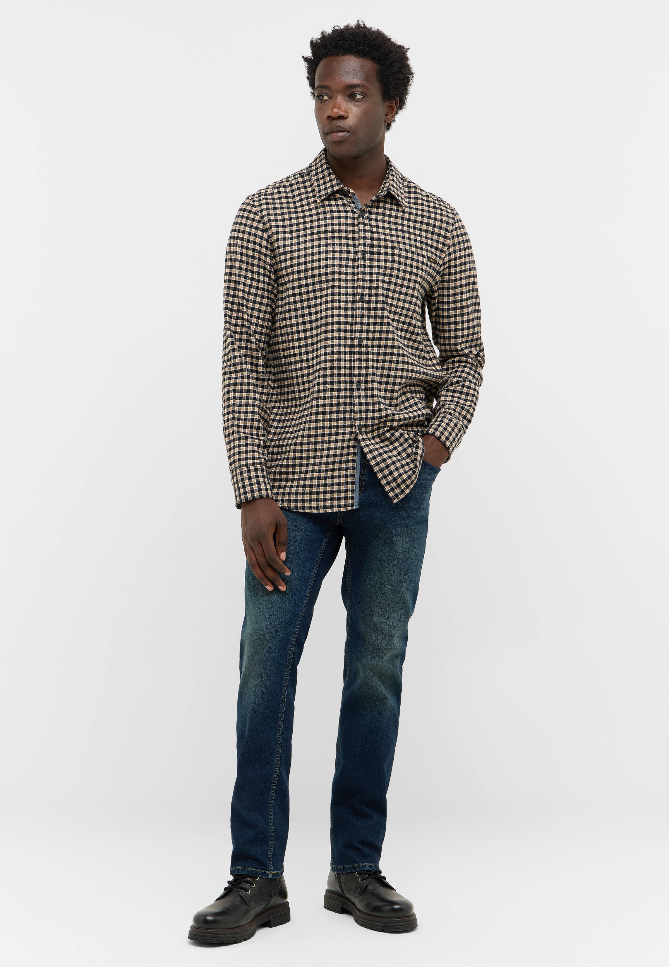 Hemd, Langarm, Hosen, Person, Stehend