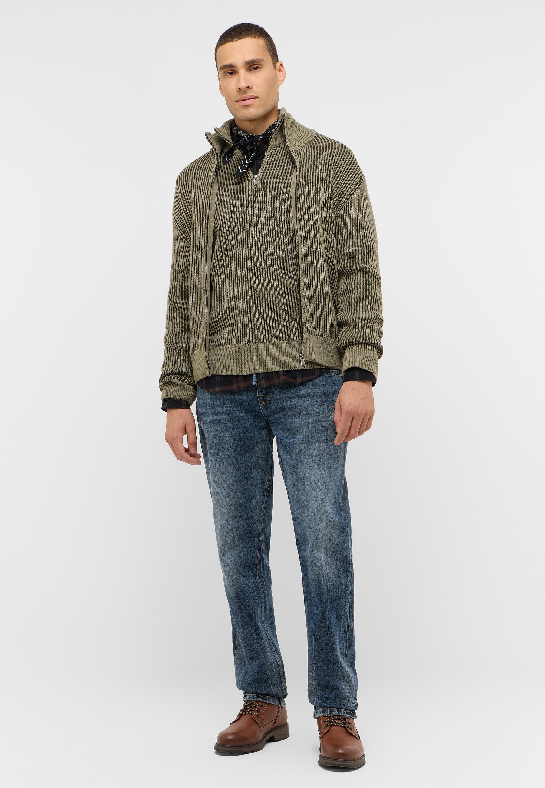 Mantel, Jacke, Pullover, Hosen, Person