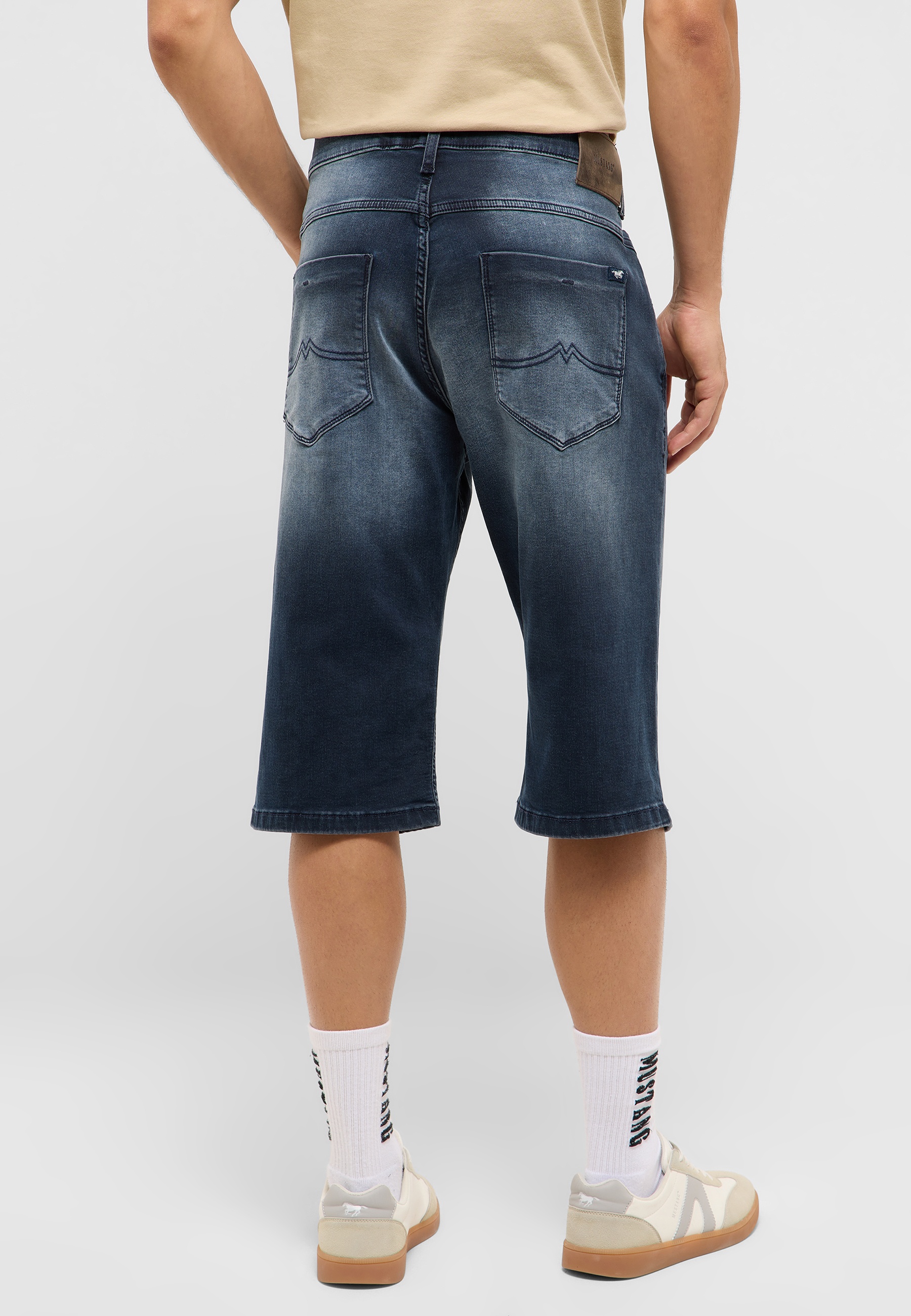 Kurze Hose, Hosen, Jeanshose, Person, Schuh