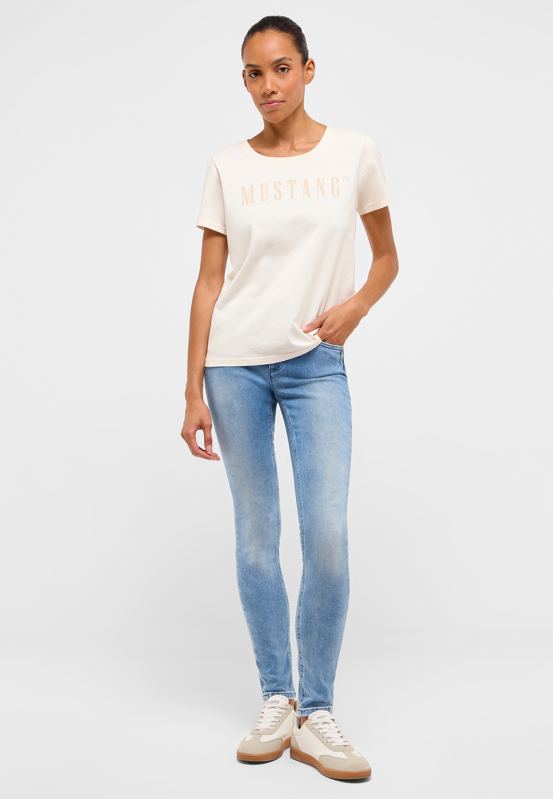 Bekleidung, Hosen, T-shirt, Jeans, Person