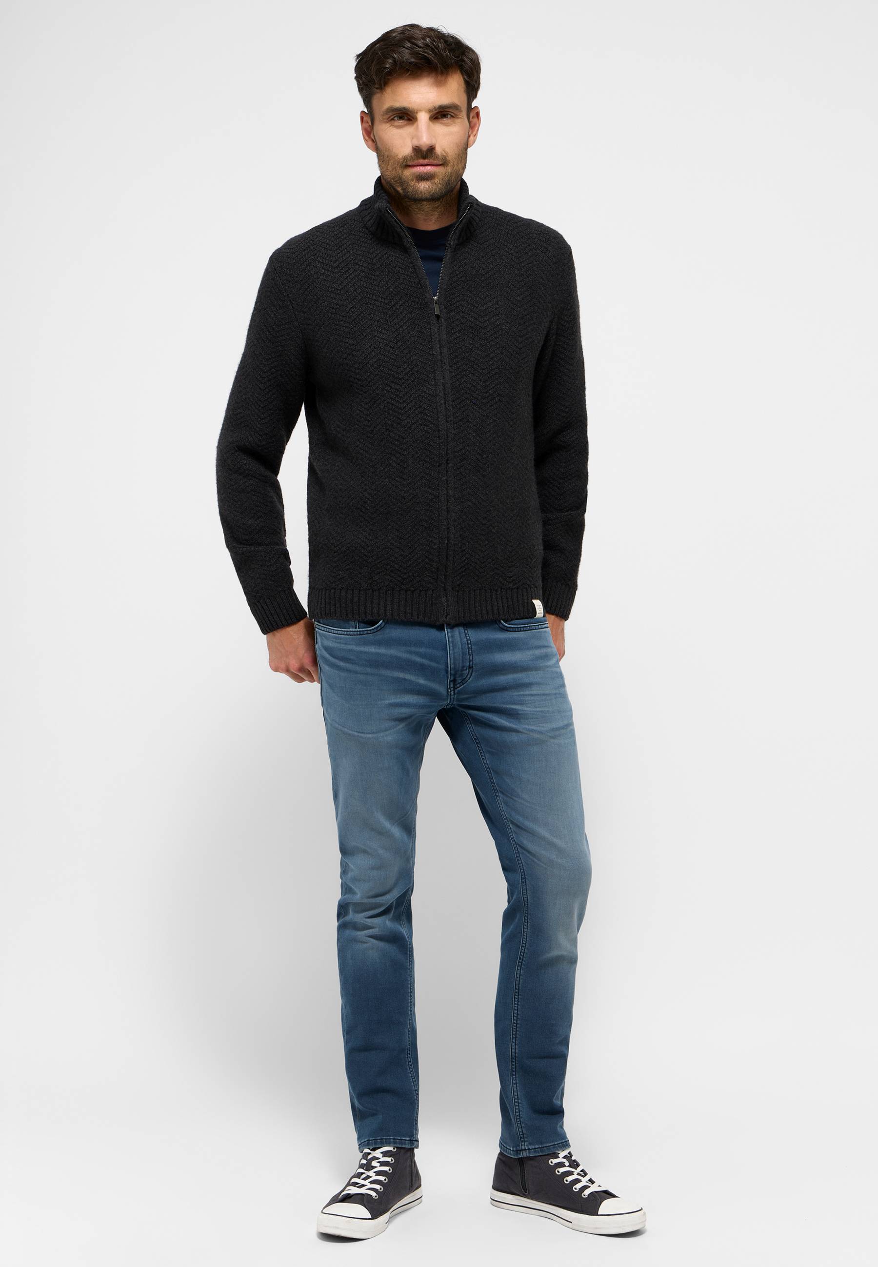 Hosen, Pullover, Erwachsener, Mann, Person