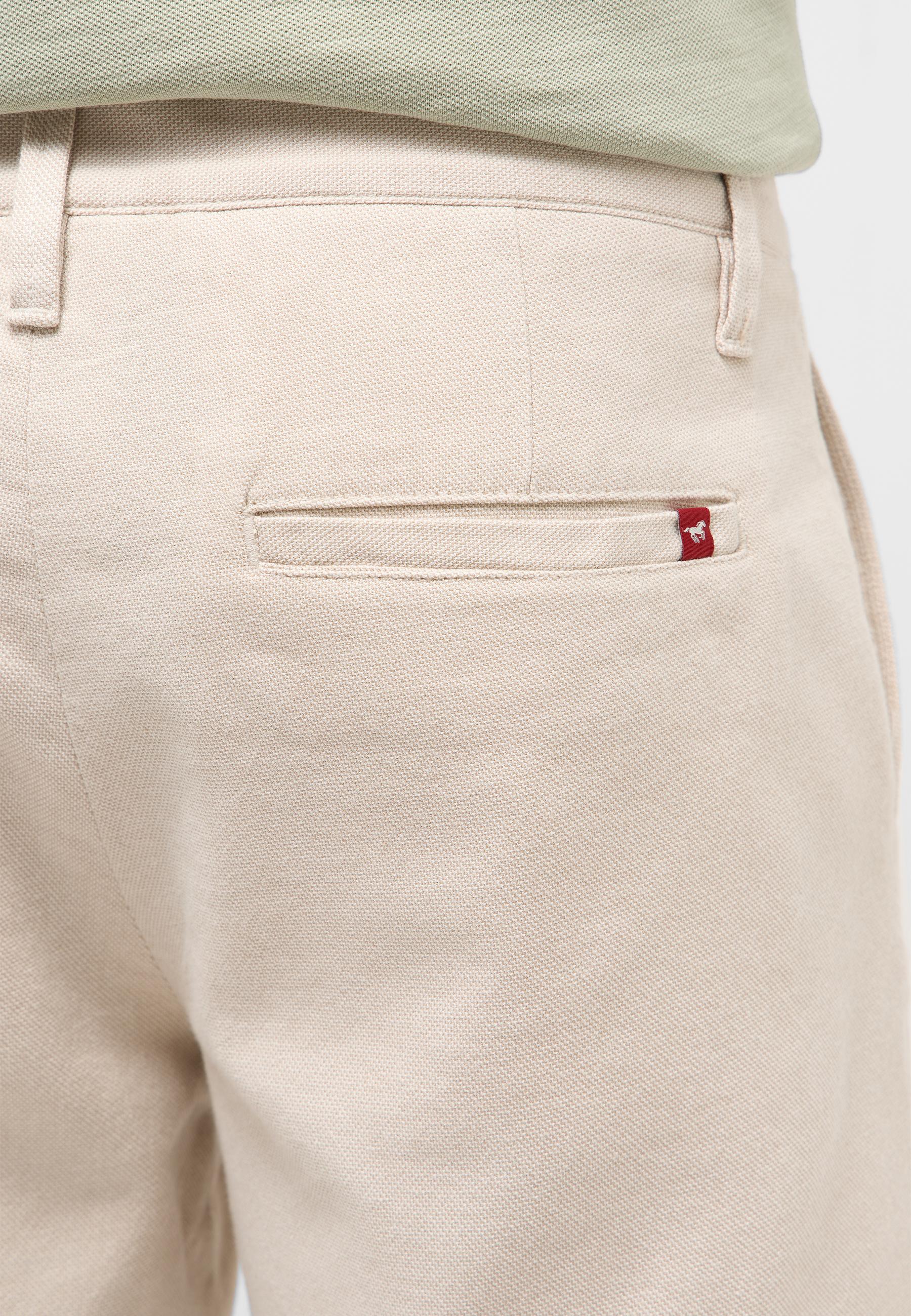 beiges Hosen, Chinos, Gesäßtasche, Bund, Gürtel-Schlaufen