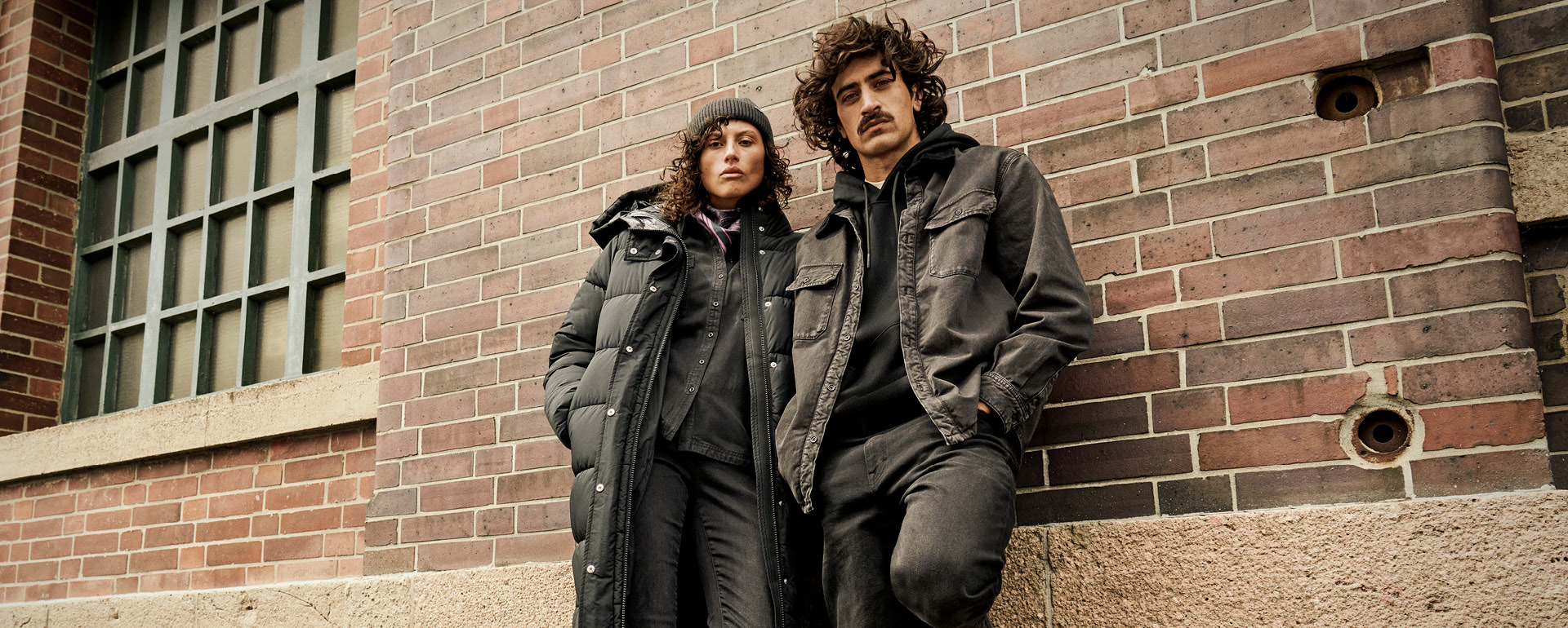 Mantel, Jacke, Backstein, Mann, Person