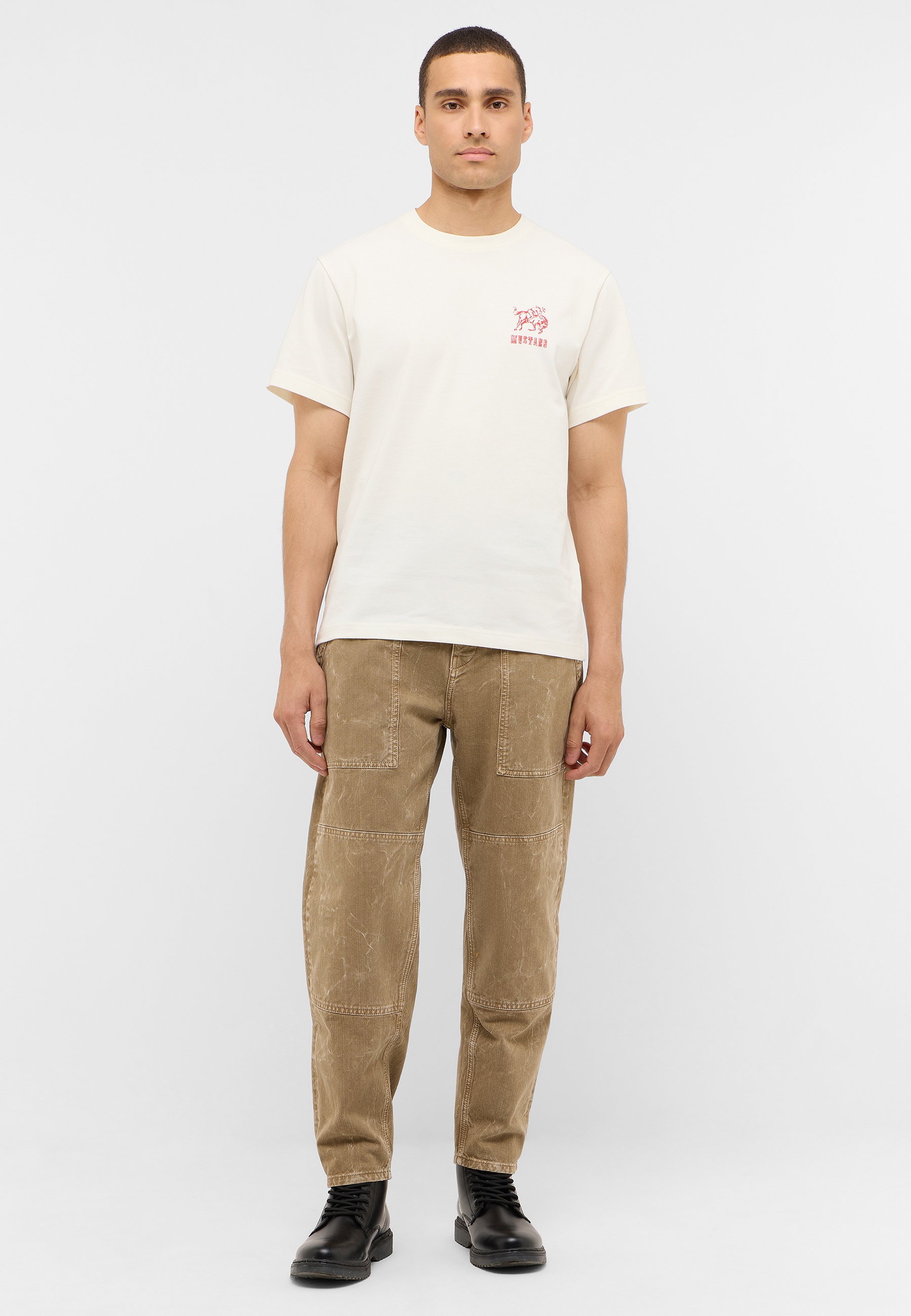 T-shirt, Person, Stehend, Hosen, Leinen