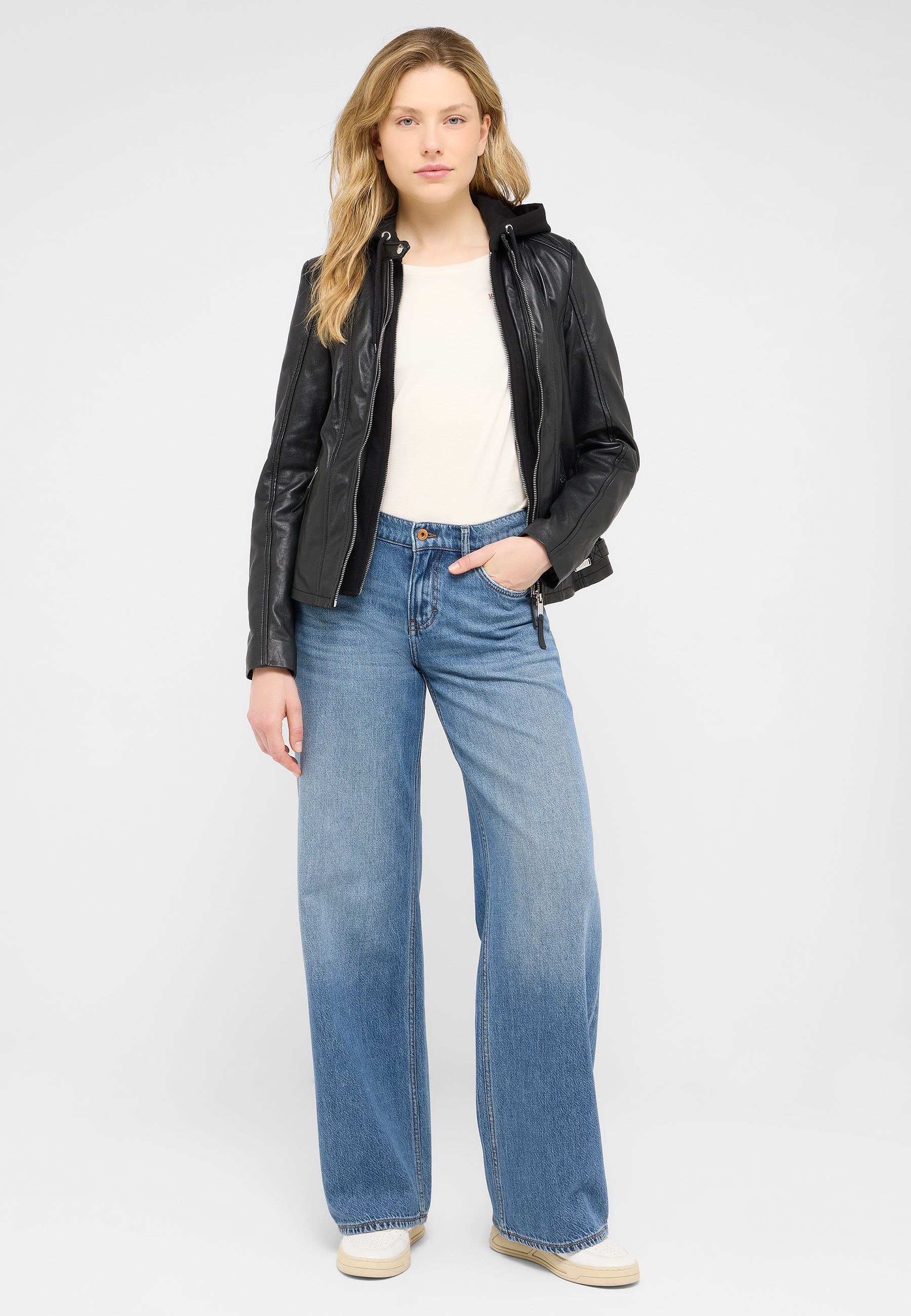 Mantel, Jacke, Hosen, Jeans, Person