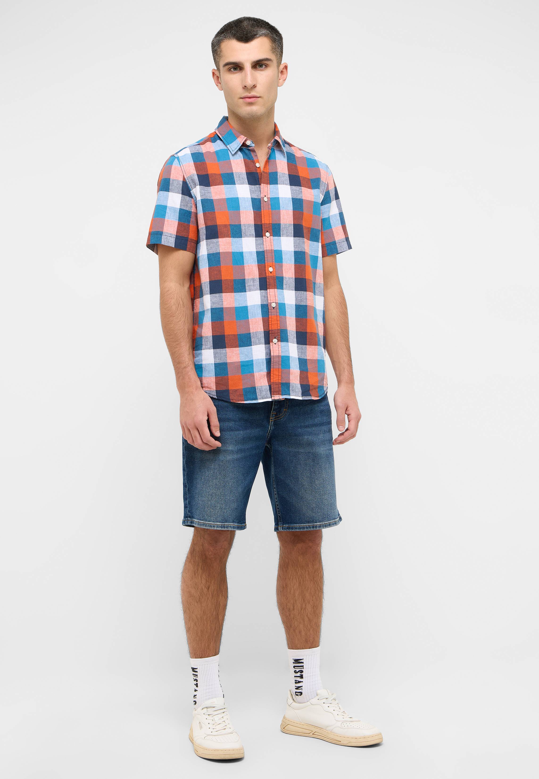 Bekleidung, Hemd, Kurze Hosen, Person, Strandmode