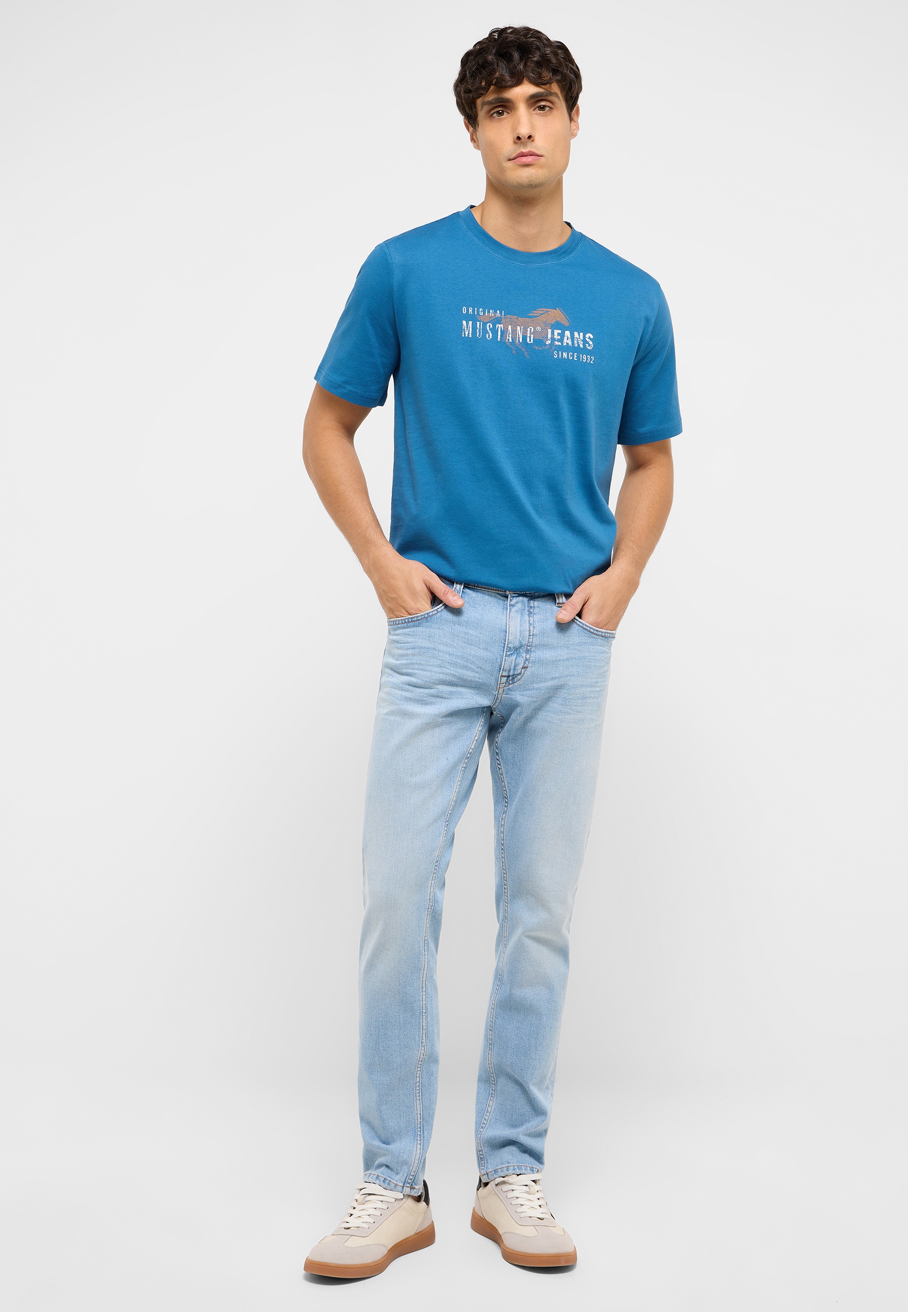 Hosen, T-shirt, Person, Stehend, Jeanshose