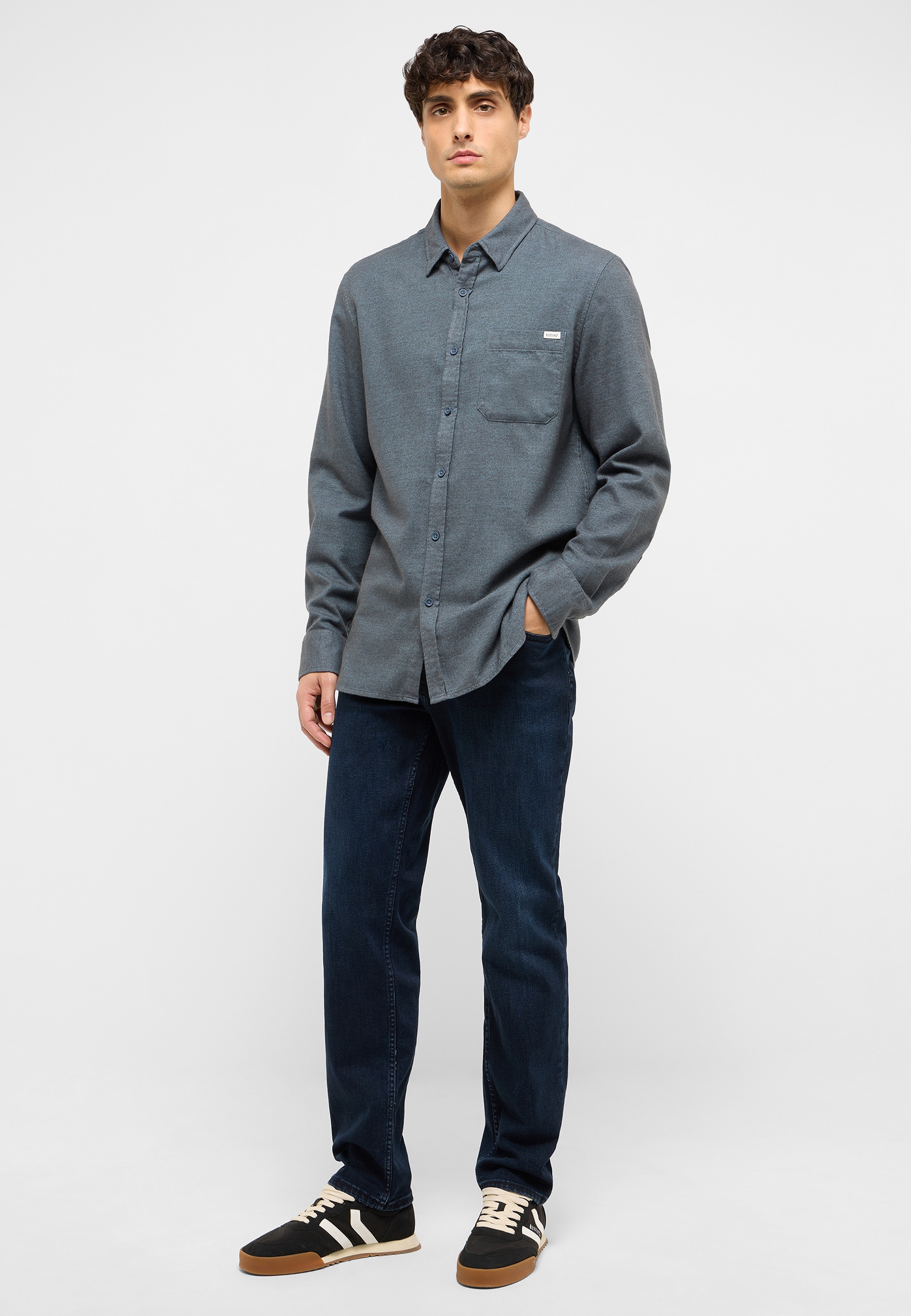 Hosen, Hemd, Erwachsener, Mann, Person