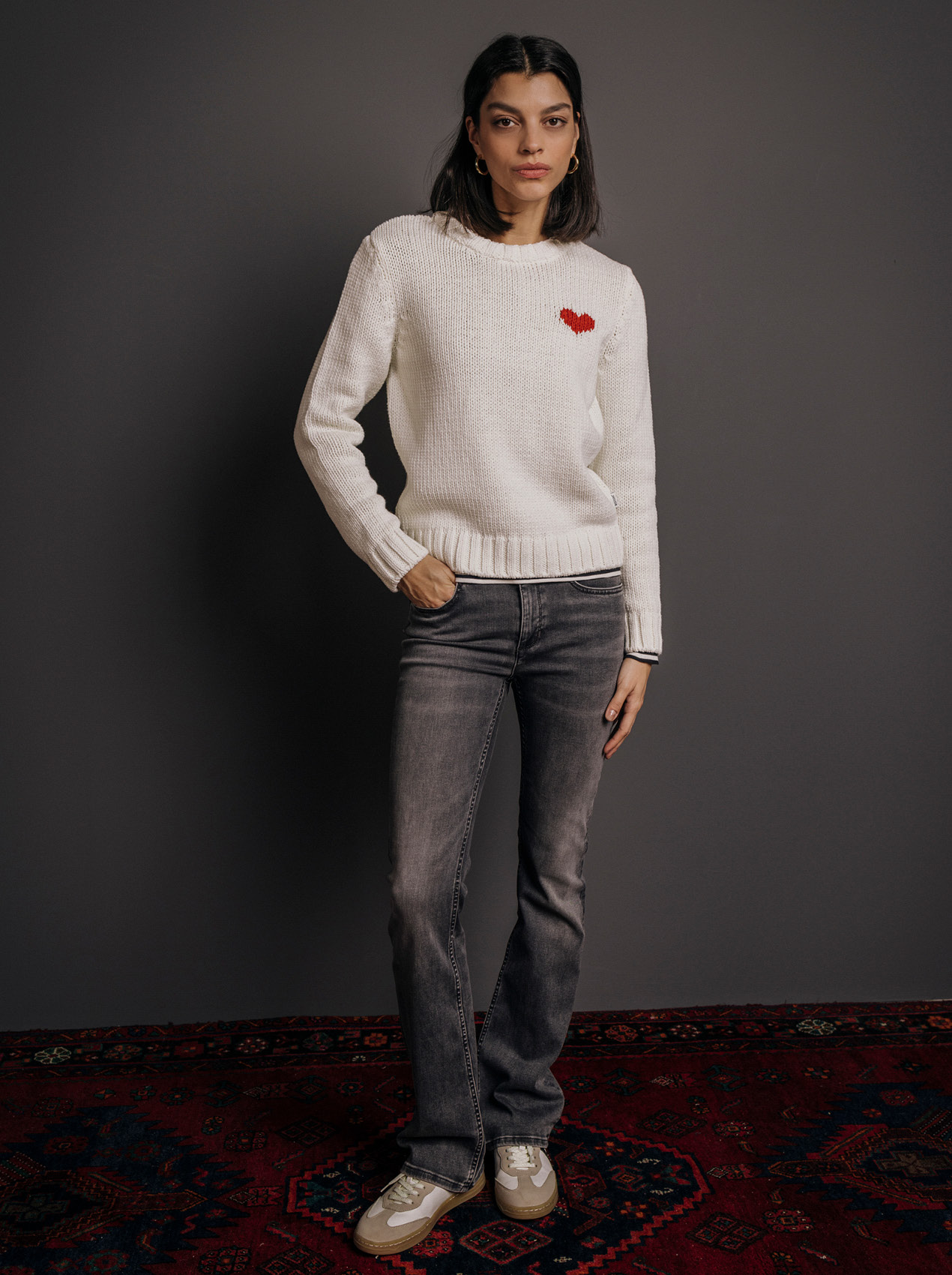 Hosen, Strickwaren, Pullover, Jeanshose, Stehend