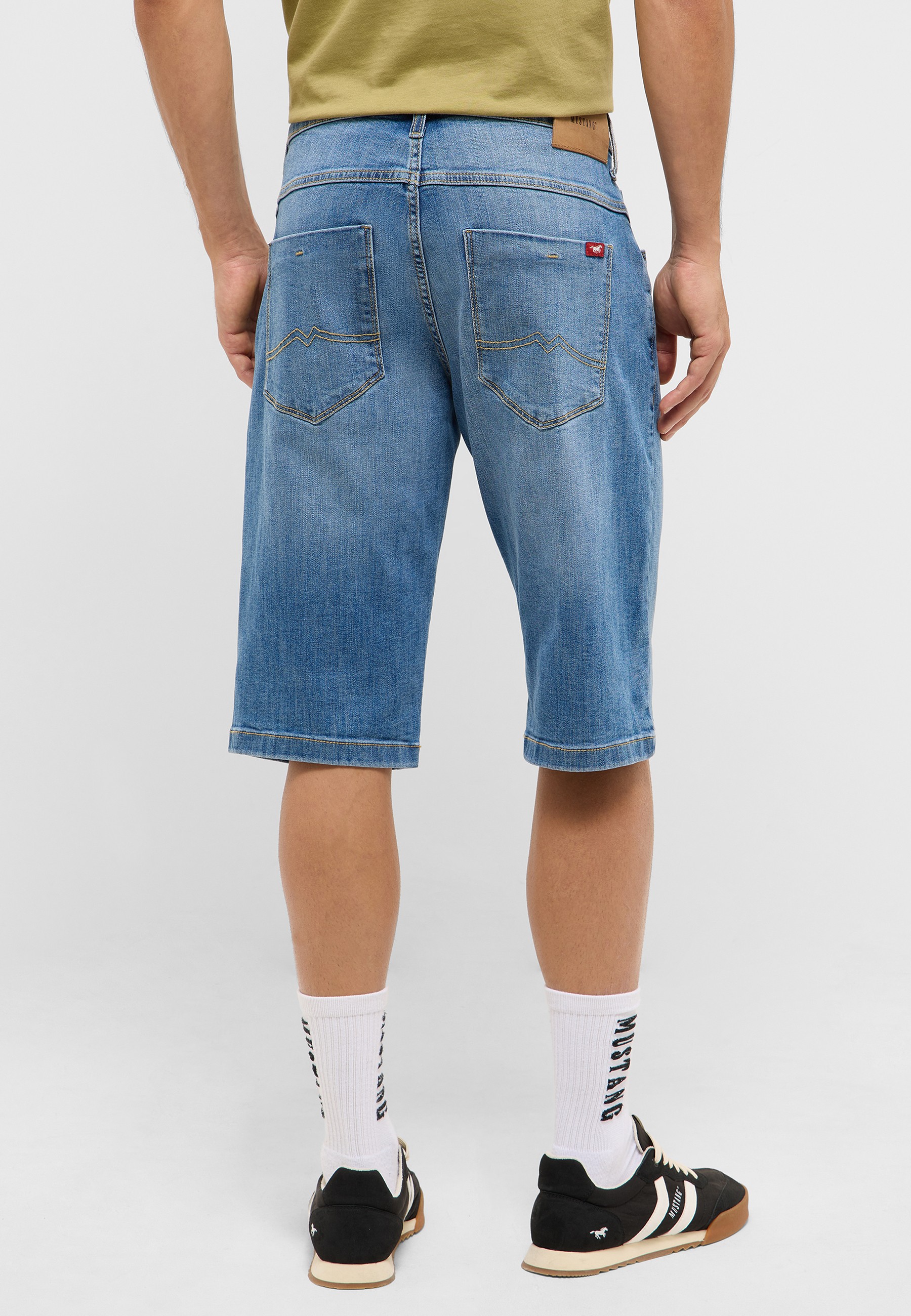 Kurze Hose, Hosen, Jeanshose, Person, Schuh