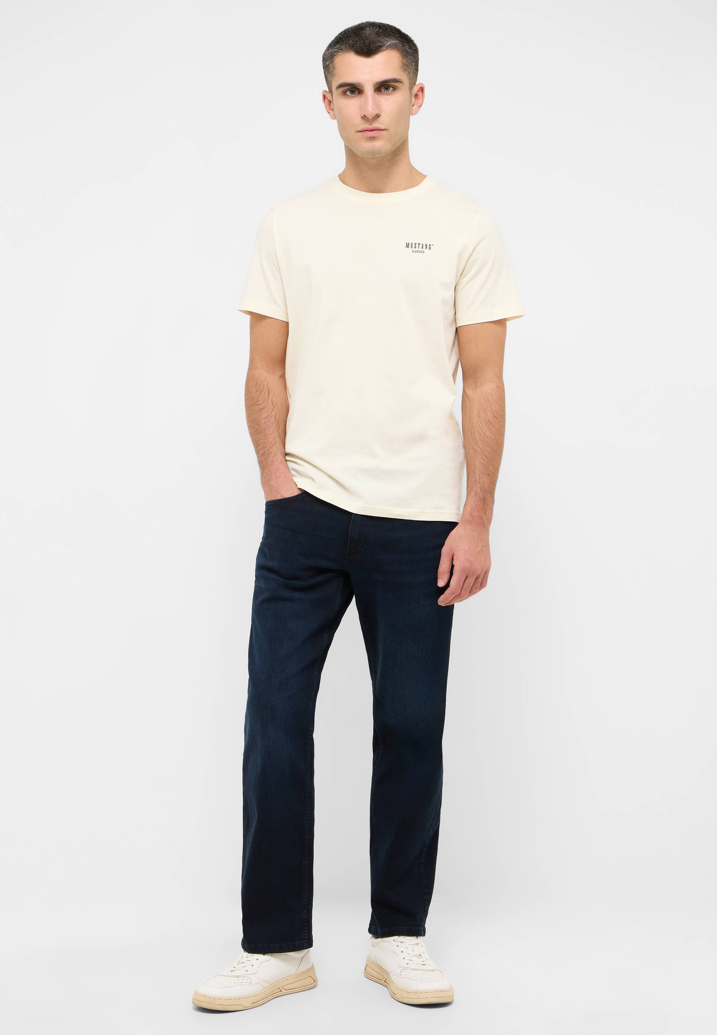 T-shirt, Hosen, Erwachsener, Mann, Person