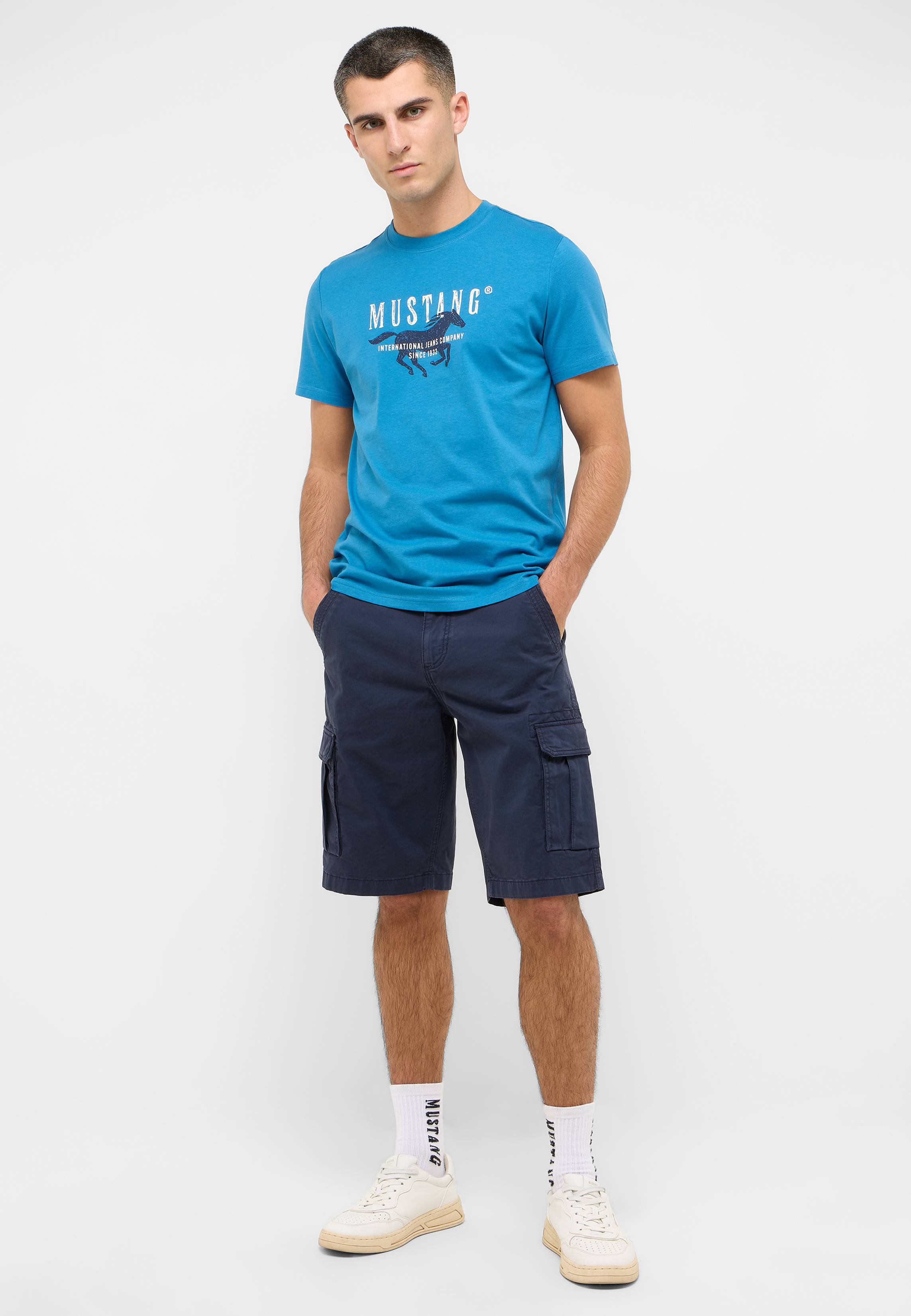 Bekleidung, Kurze Hosen, T-shirt, Person